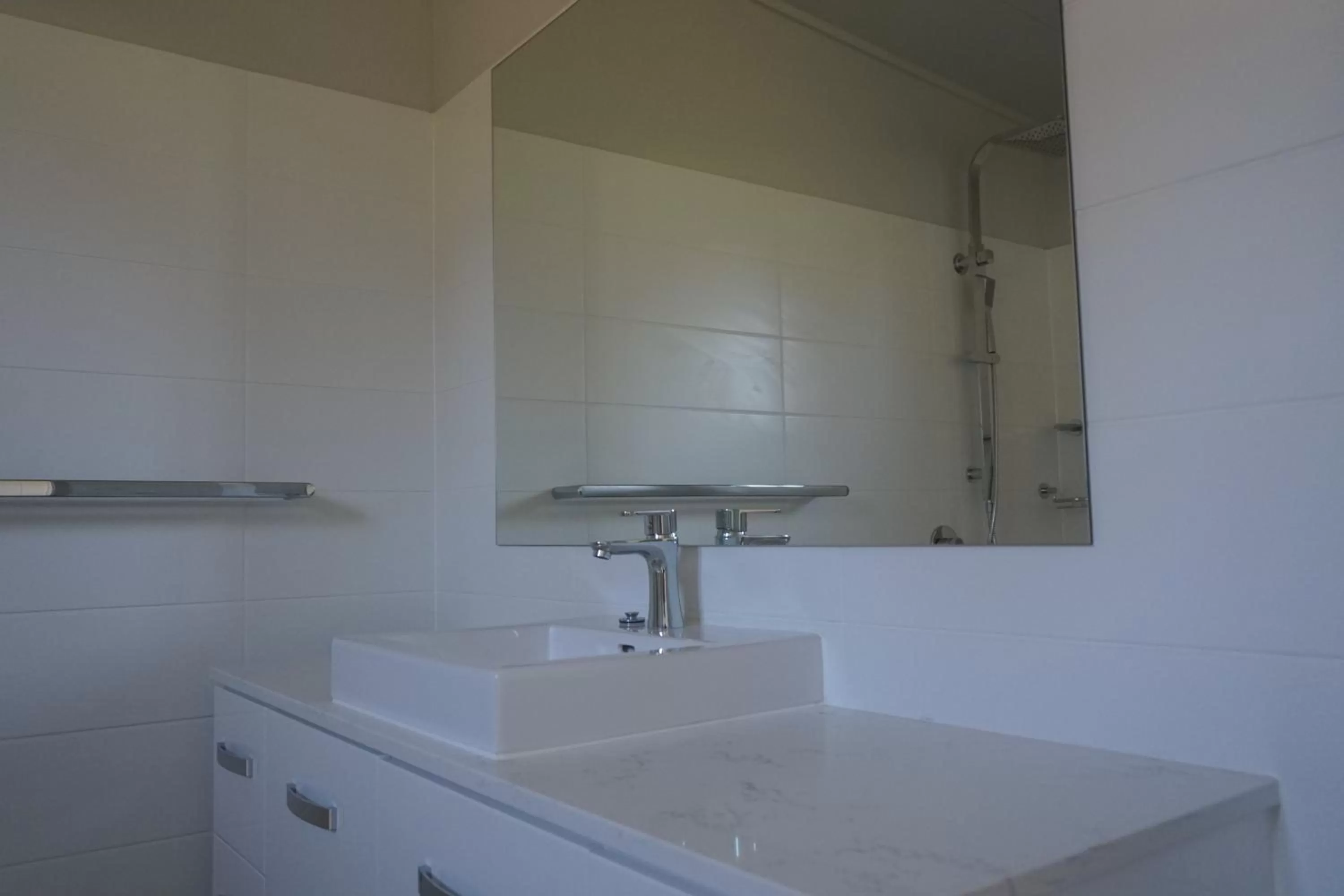 Bathroom in Narangba Motel (formerly Brisbane North B&B and Winery)