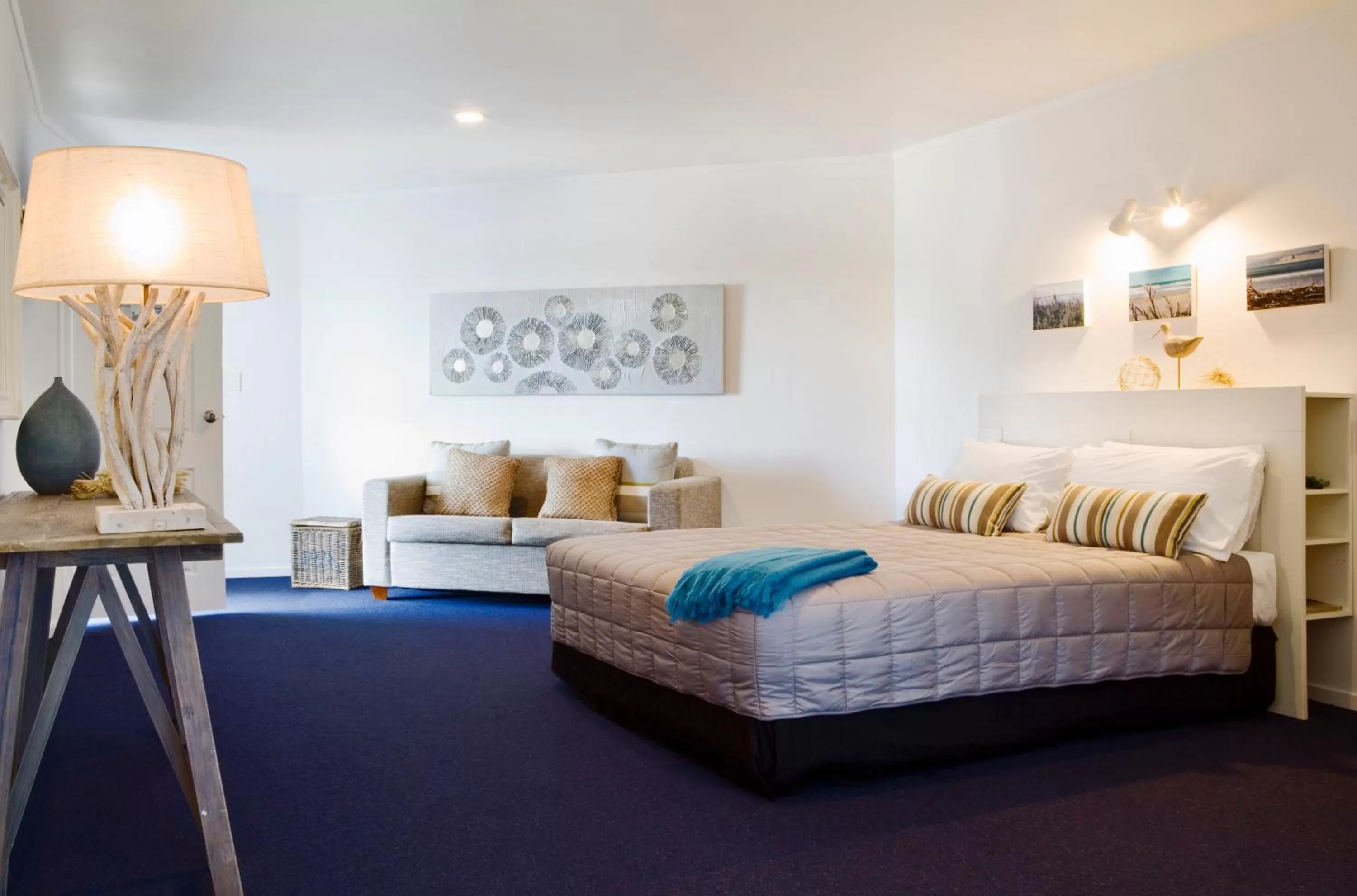 Photo of the whole room, Bed in Motel Oasis