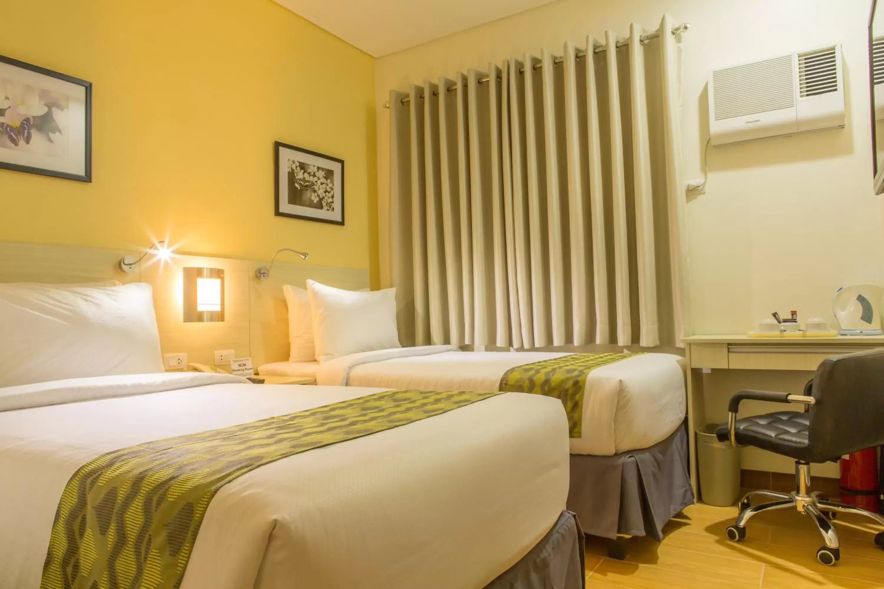 Superior Double or Twin Room in Hamersons Hotel Cebu Superior Double or Twin Room in Hamersons Hotel Cebu