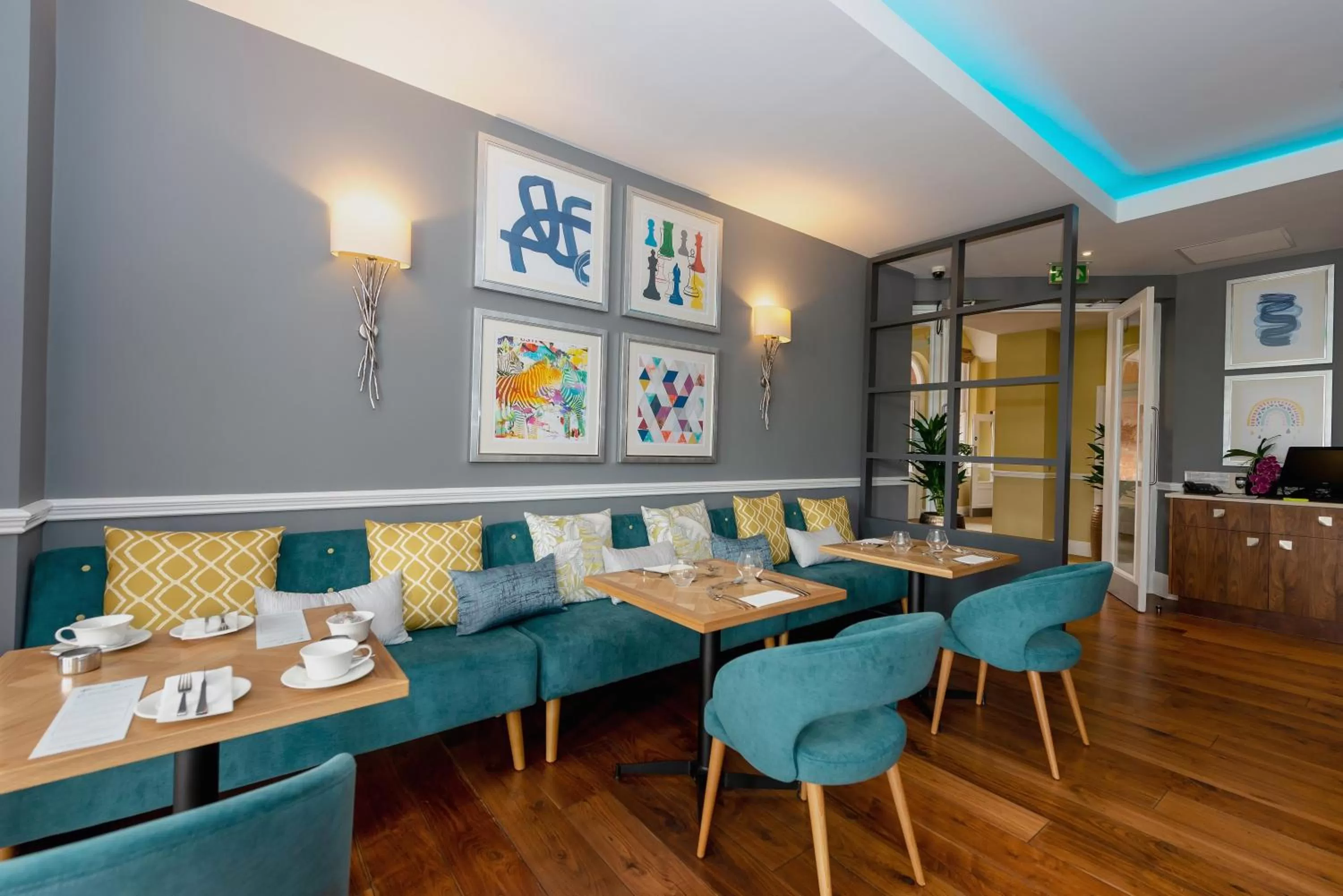 Restaurant/places to eat in Oakley Hall Hotel