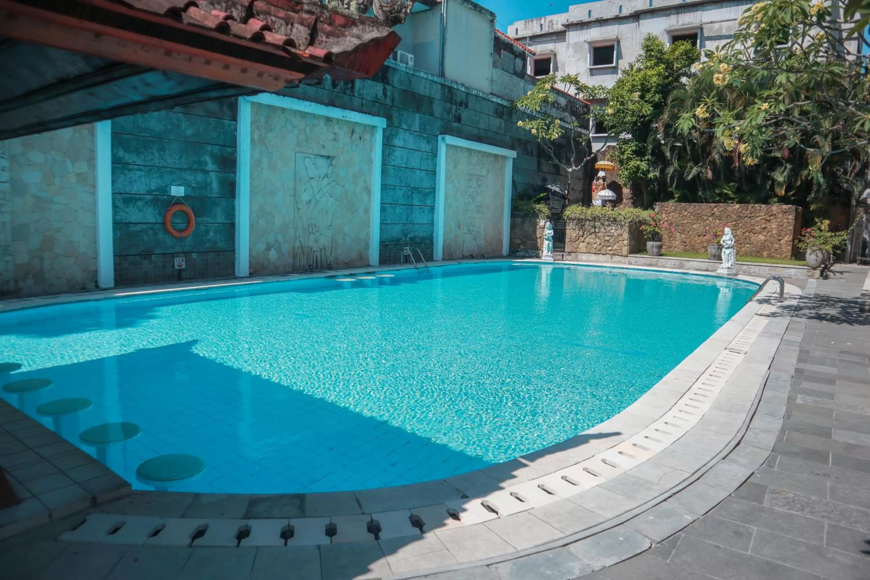Swimming pool in The Cakra Hotel