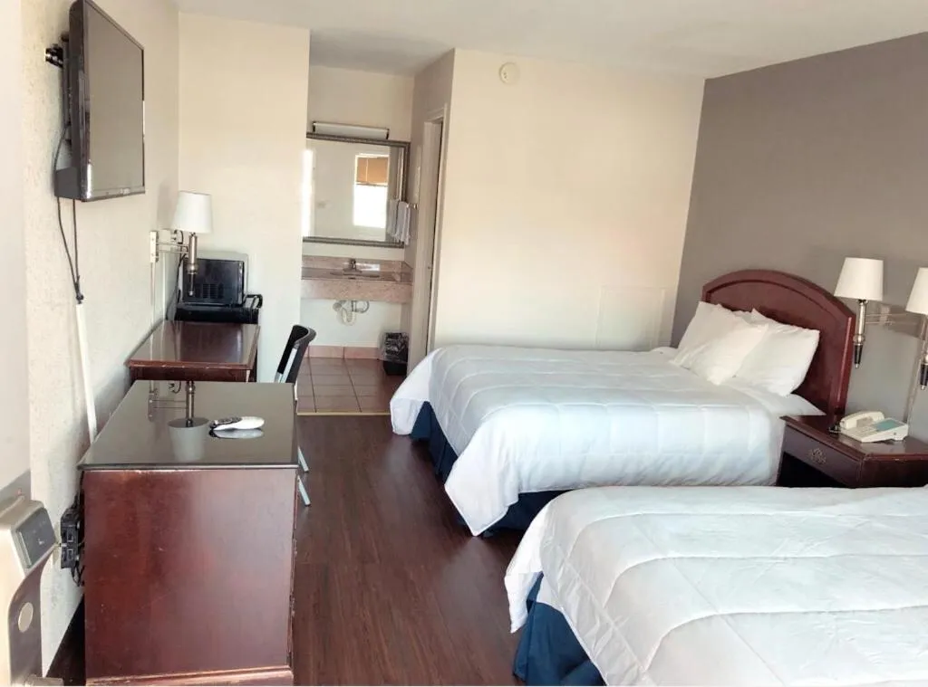 Bed in Americas Best Value Inn-Princess Anne