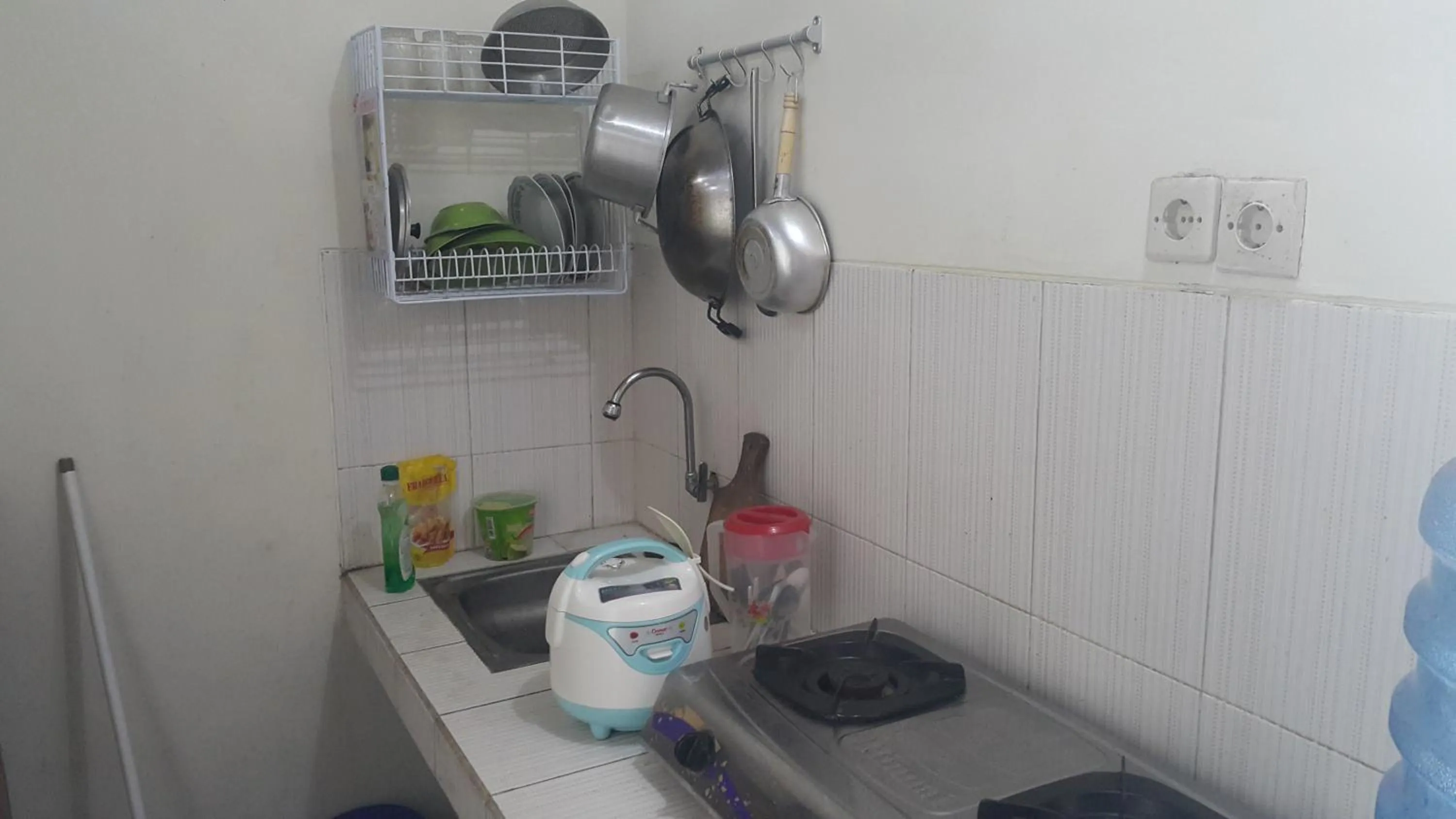 Coffee/tea facilities in Ken's Villa 8