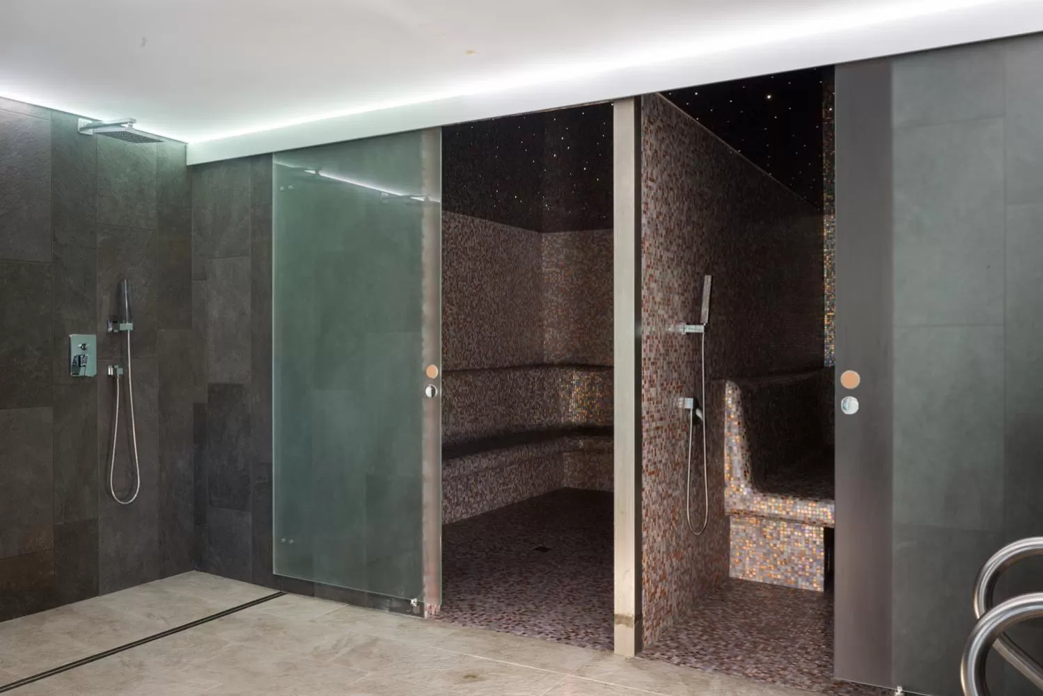 Swimming pool in Graal SPA