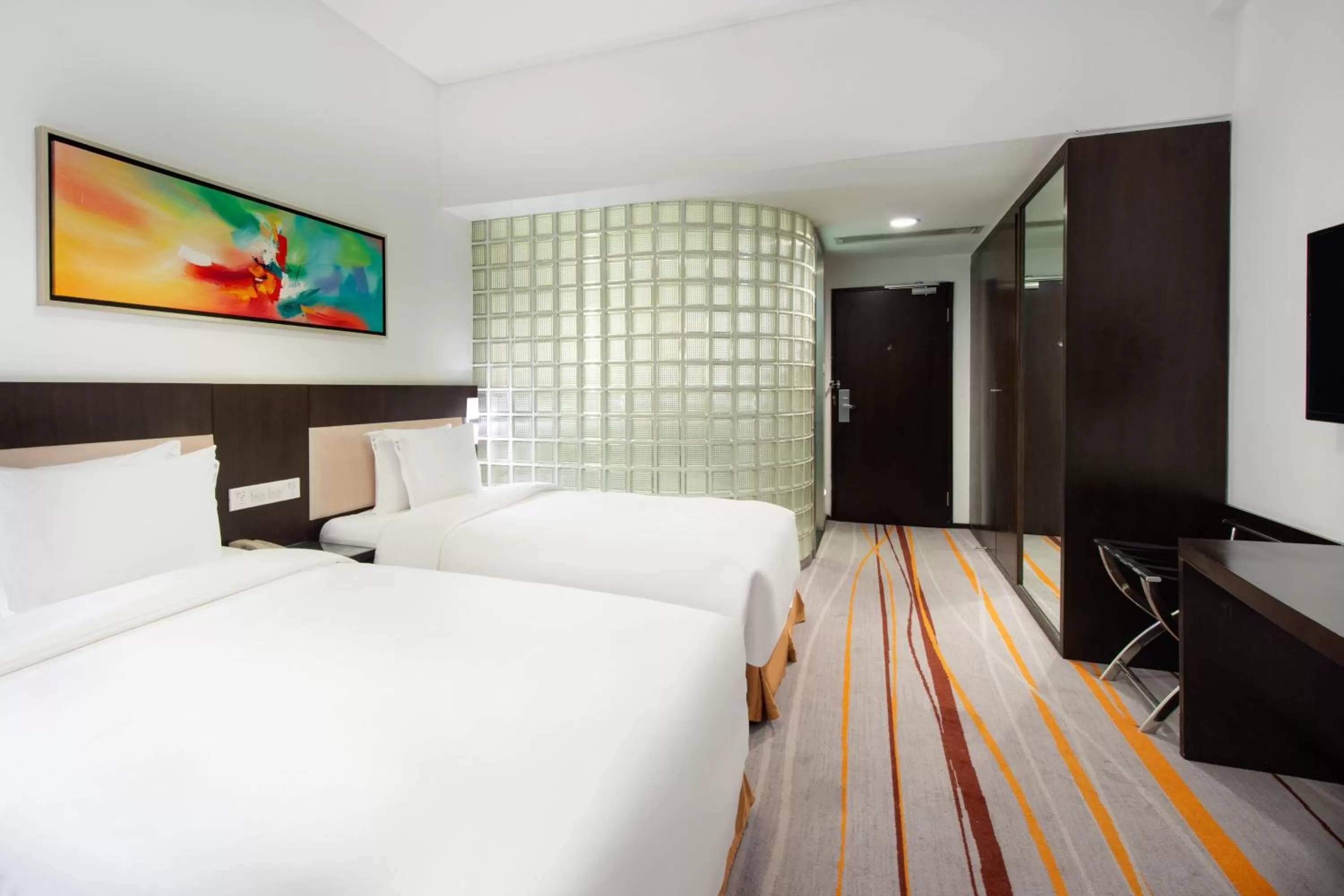 Photo of the whole room, Bed in Holiday Inn Express Chengdu Gulou-Tianfu Square Chunxi Road Branch