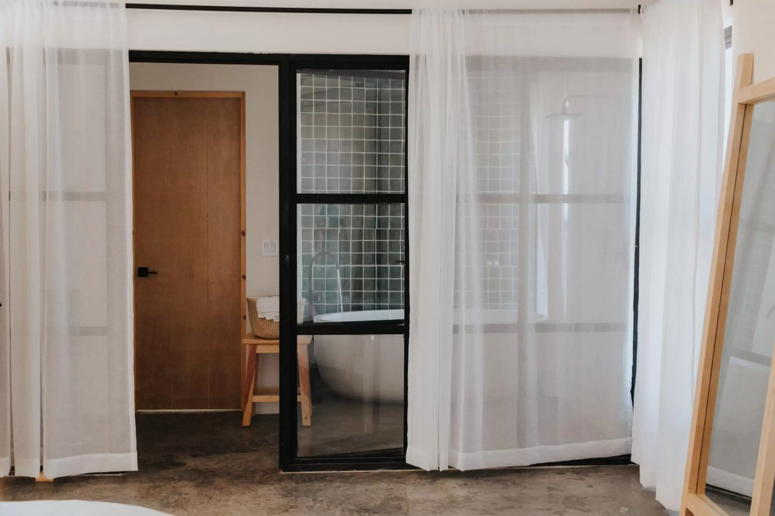 Deluxe Suite with Spa Bath in Hotel So Far So Good Deluxe Suite with Spa Bath in Hotel So Far So Good