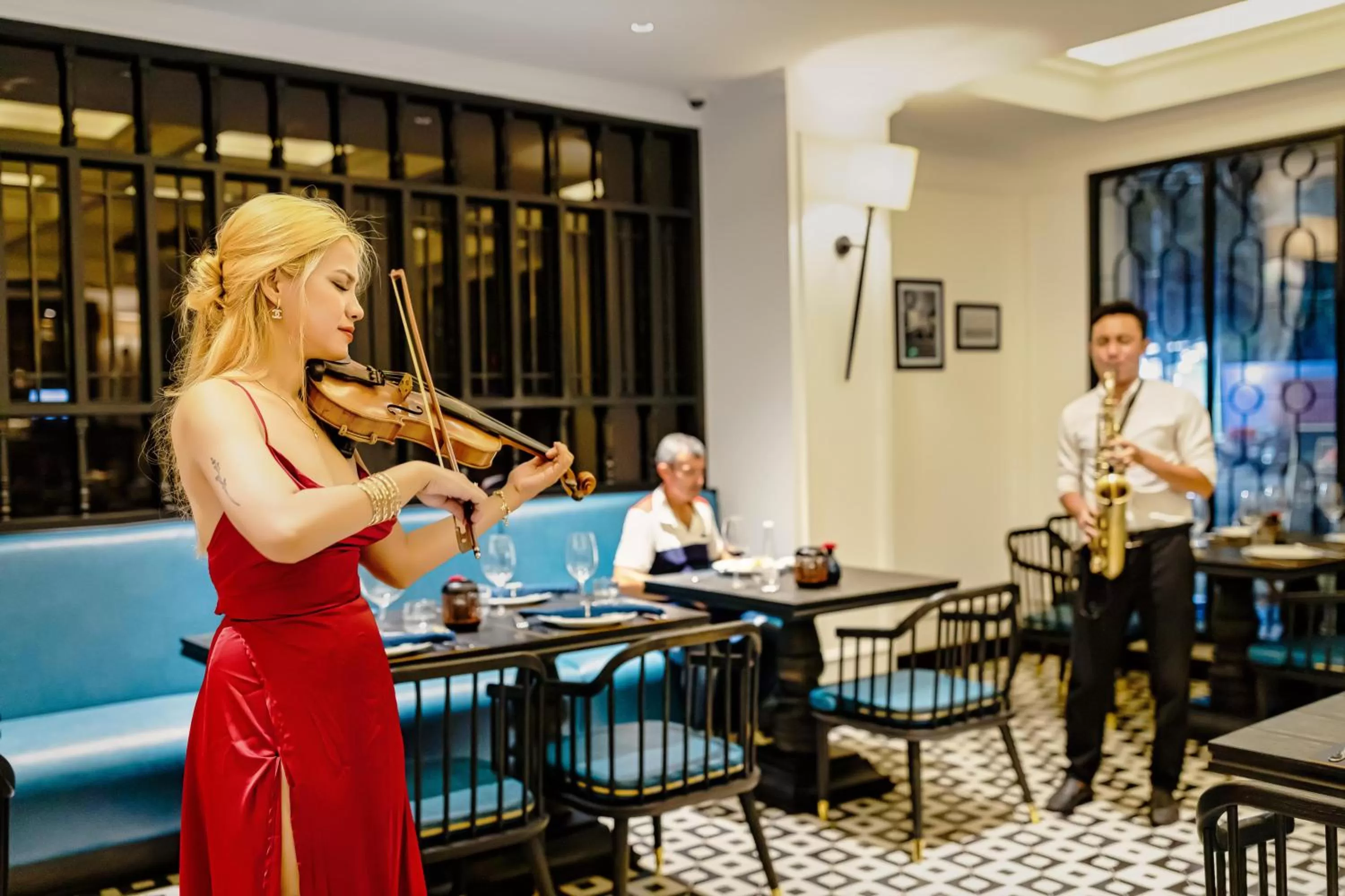 Restaurant/places to eat in Hotel DMelin