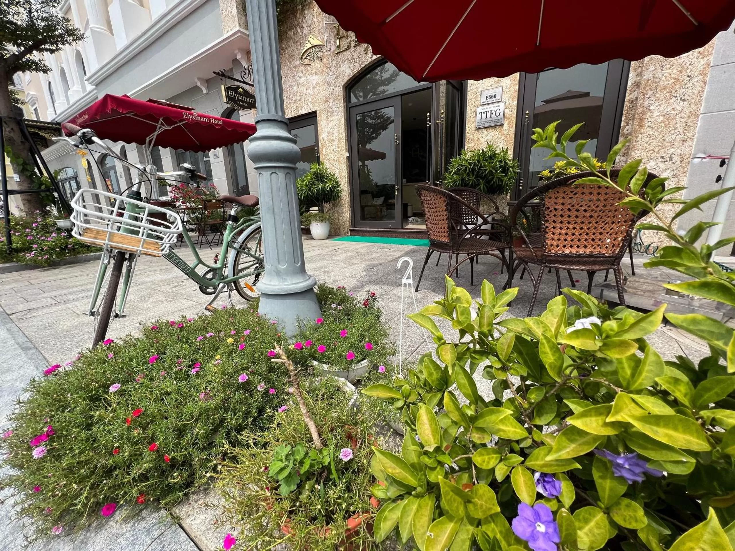 Property building in Elysinam Boutique Hotel Ha Long