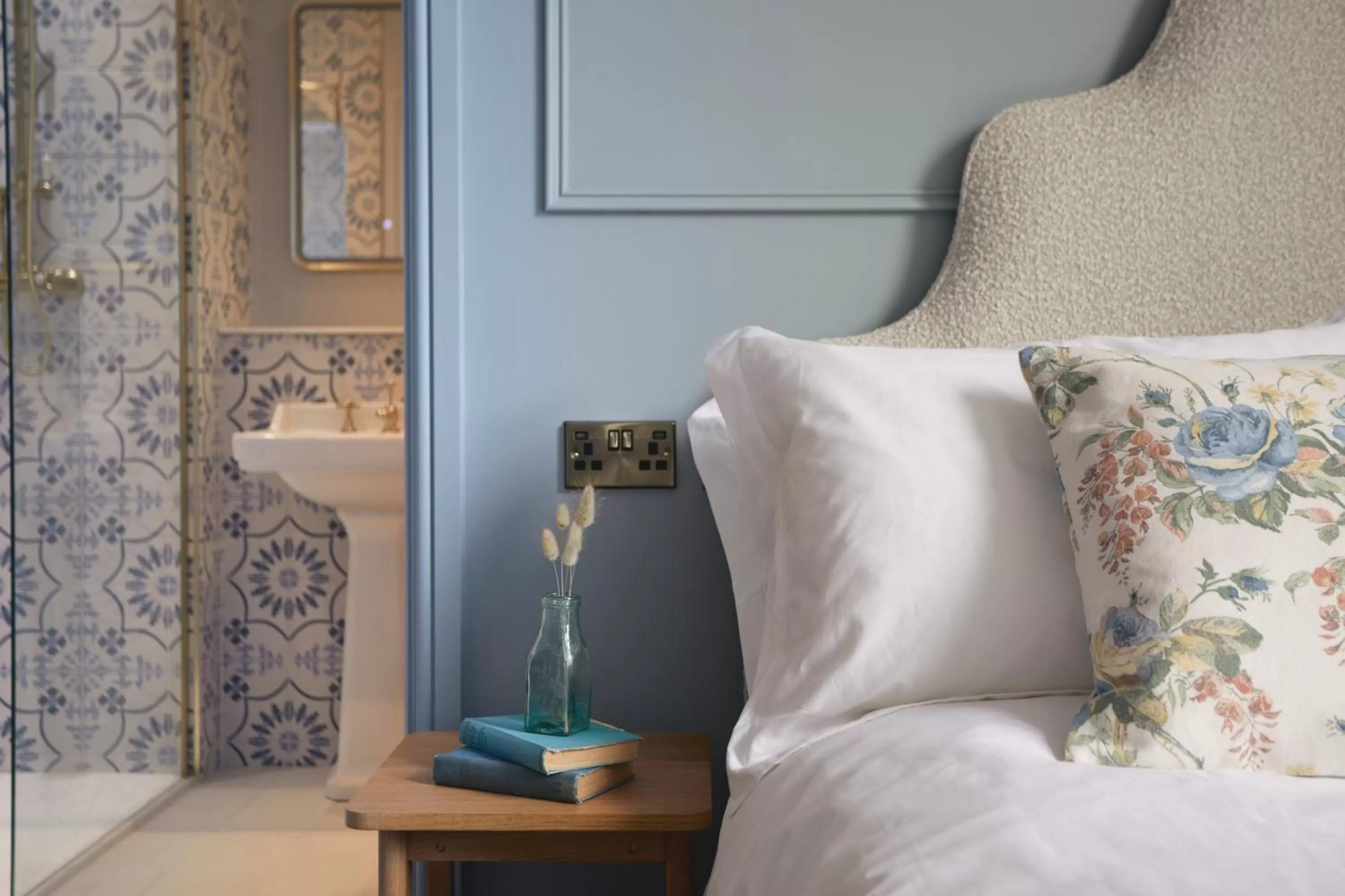 Bed in Railway House York by Chateau Anna