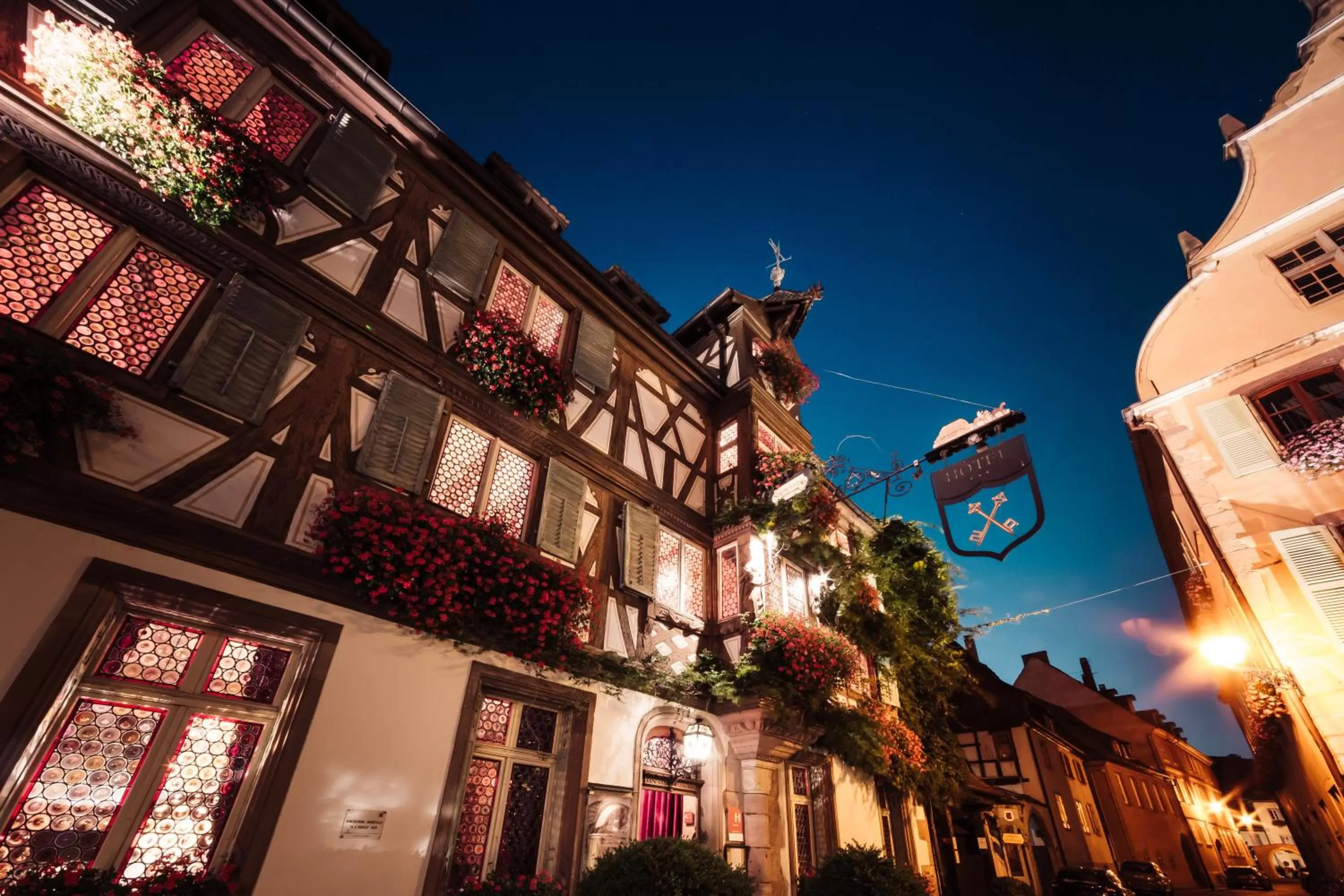 Property building in Hôtel des Deux Clefs