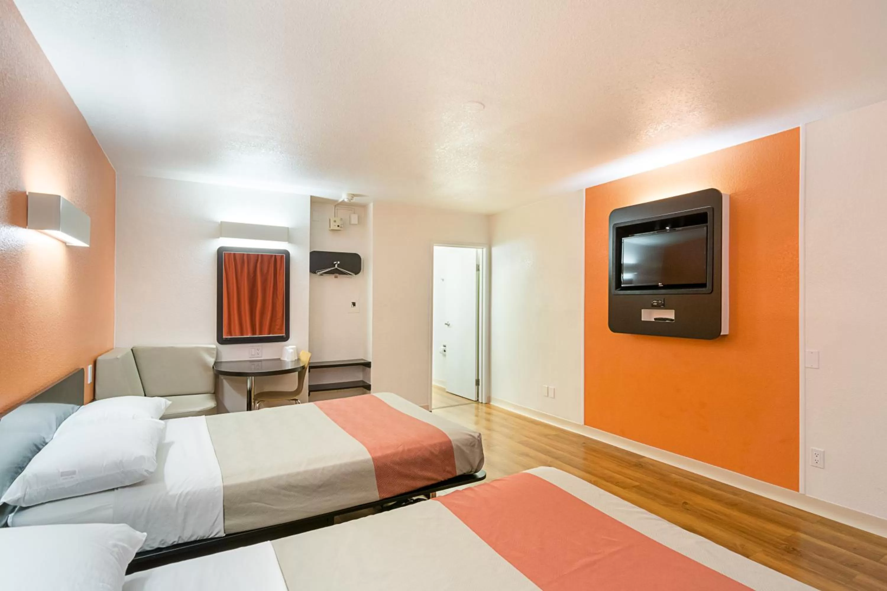 Bedroom, Bed in Motel 6-Villa Park, IL - Chicago West