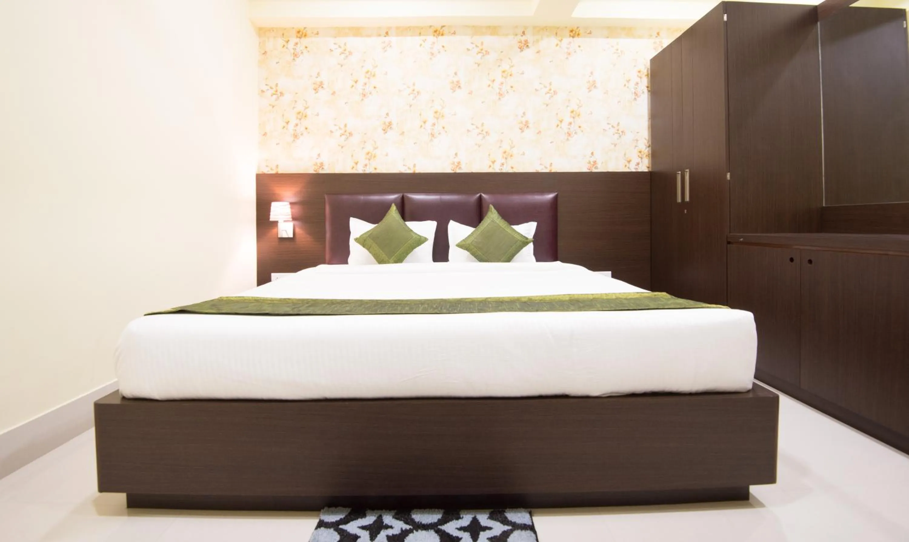 Bed in Treebo King'S Court Chandrasekharpur