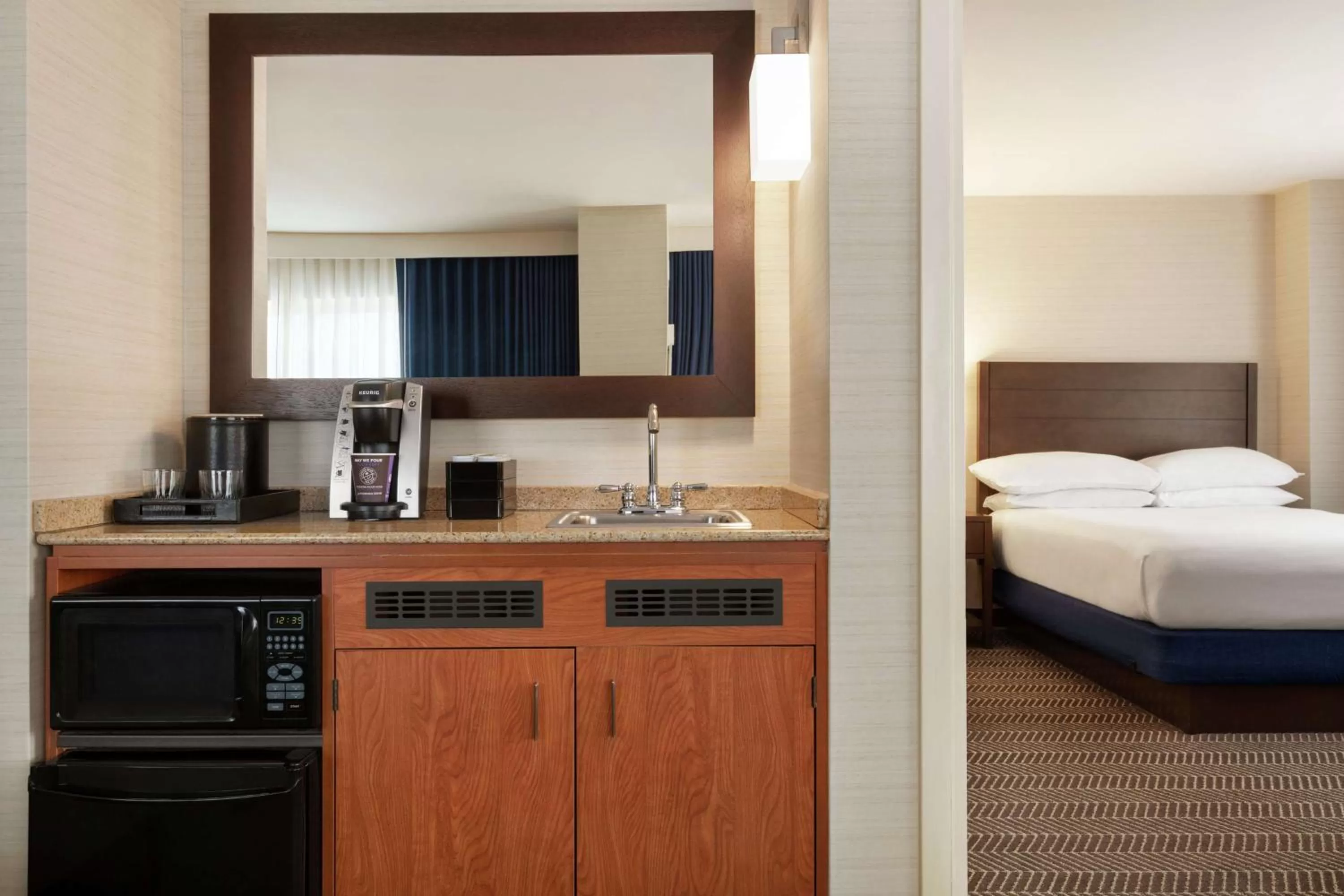 Kitchen or kitchenette, Bed in Embassy Suites Boston at Logan Airport
