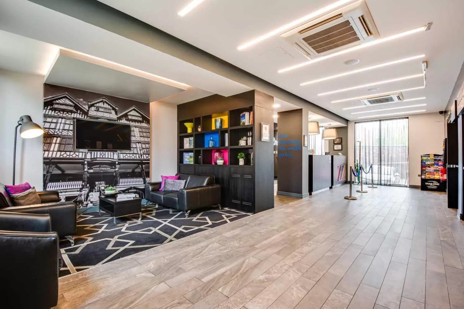 Lobby or reception in Roomzzz Chester City