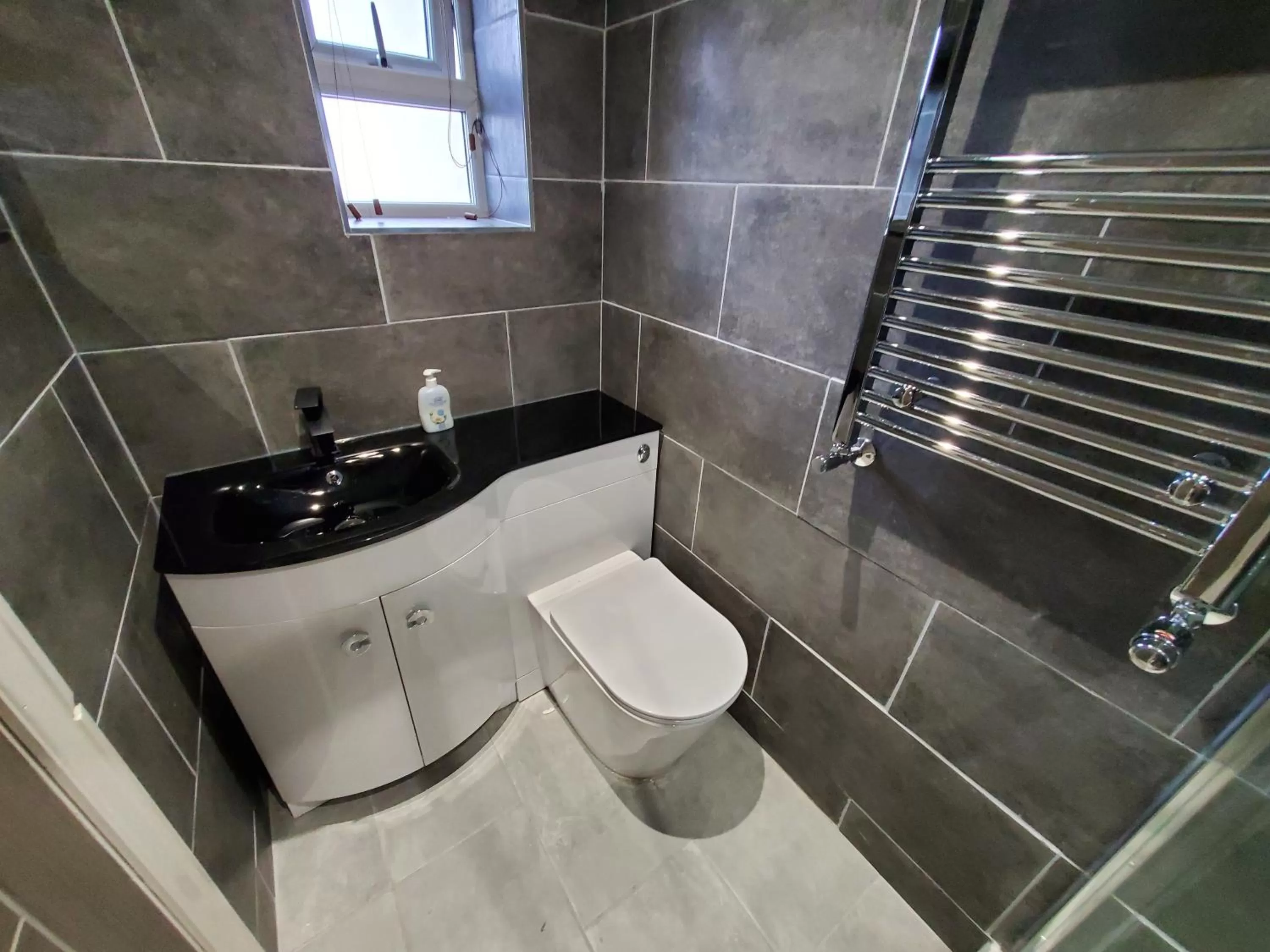 Bathroom in The Ashcroft Studios & Apartments with Free Parking