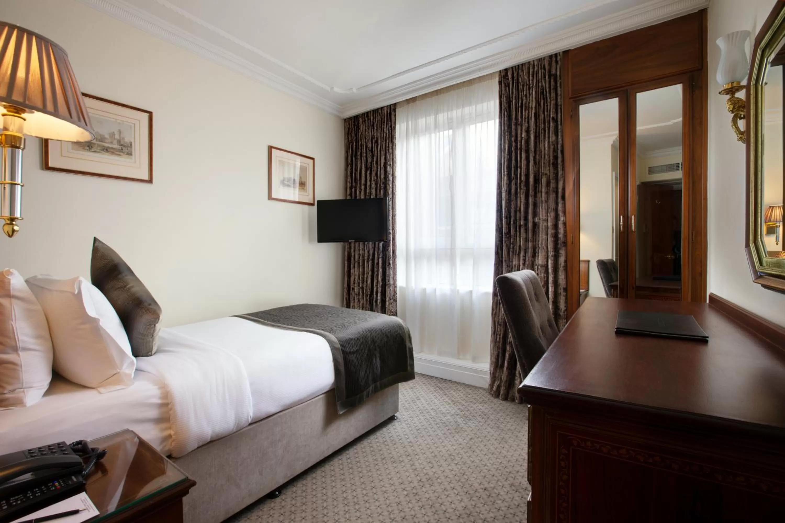 Bedroom, Bed in The Rathbone Hotel, Fitzrovia