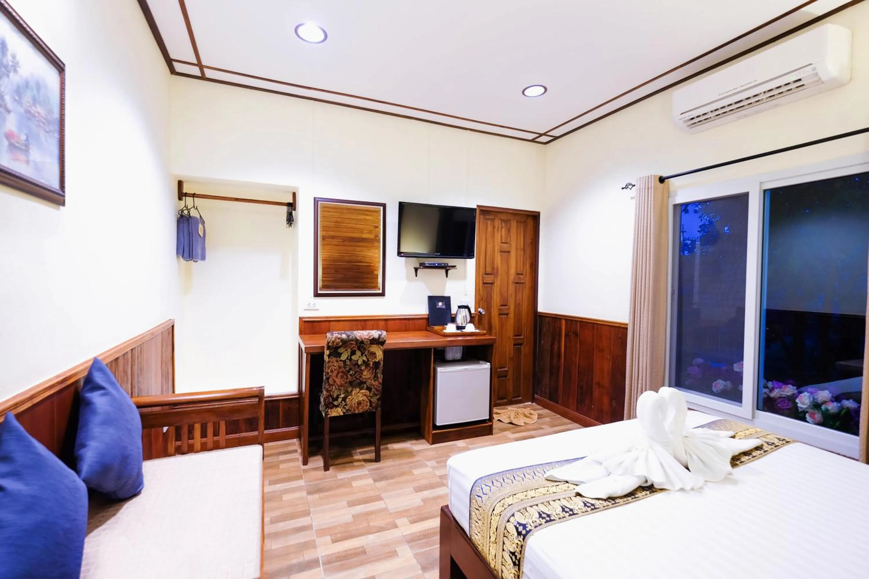 Photo of the whole room, Bed in Vieng Tawan Sukhothai Hotel