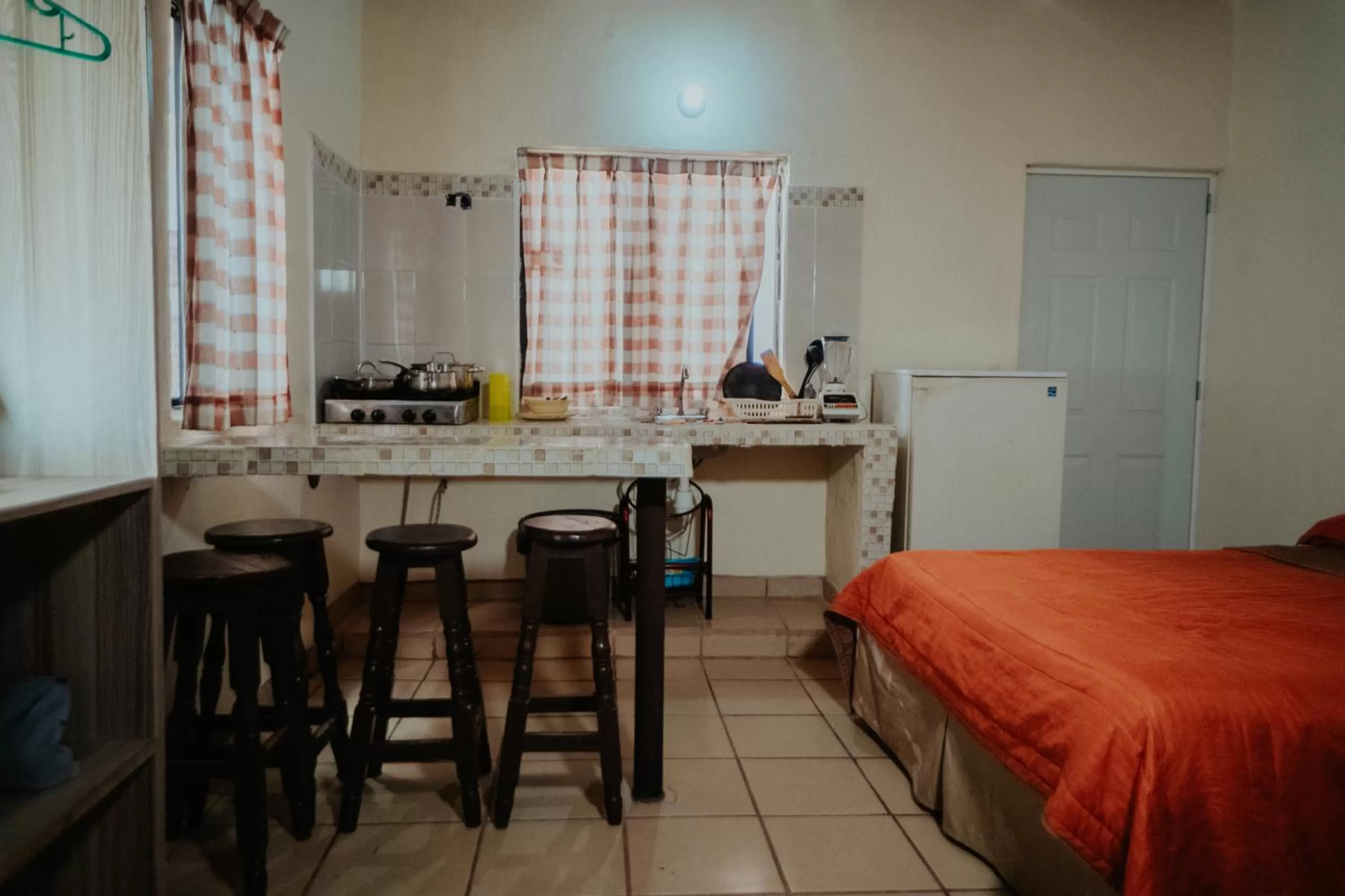 Kitchen or kitchenette, Bed in Bungalows Flamingos