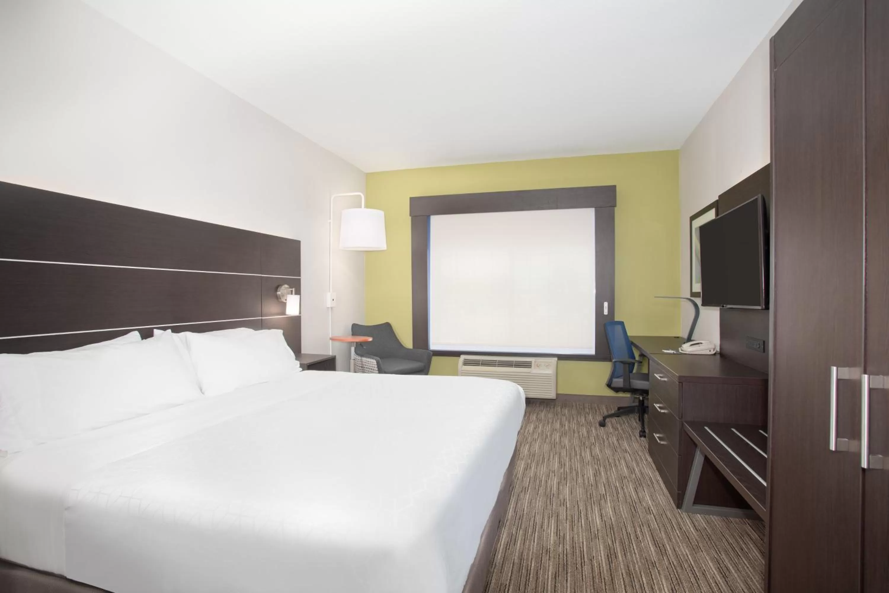 Photo of the whole room, Bed in Holiday Inn Express Hotel & Suites Longmont by IHG