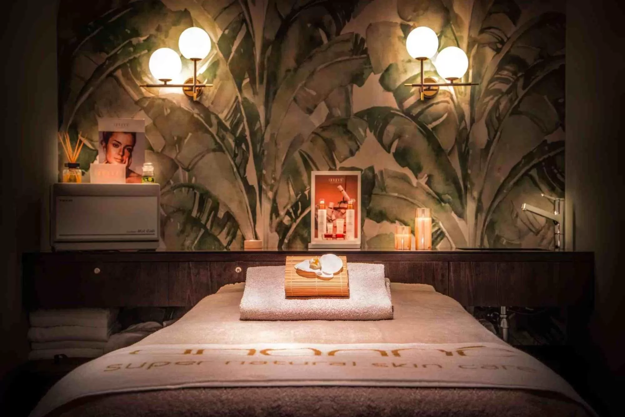 Massage, Bed in Hotel Bristol