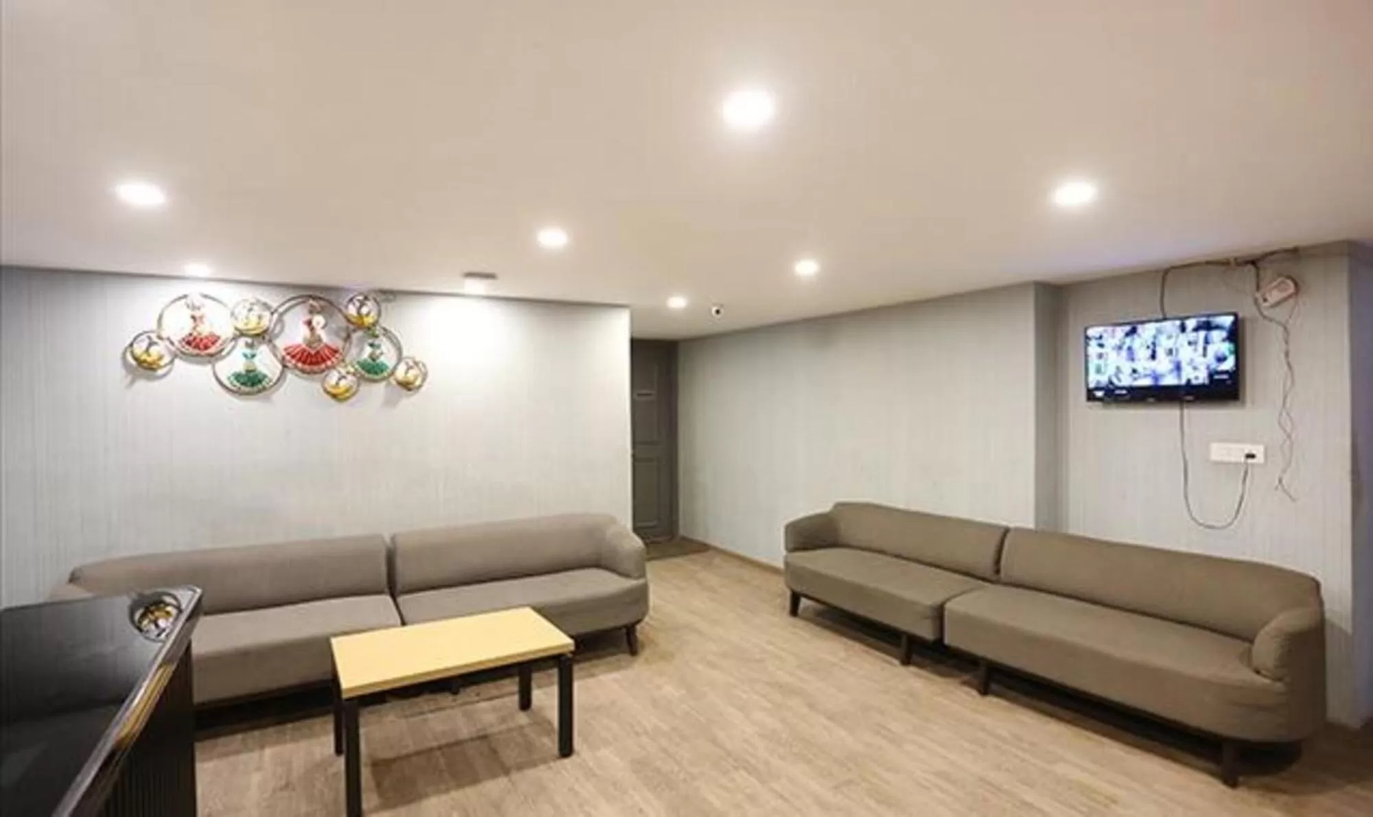 TV and multimedia in FabHotel Aerosky Grand