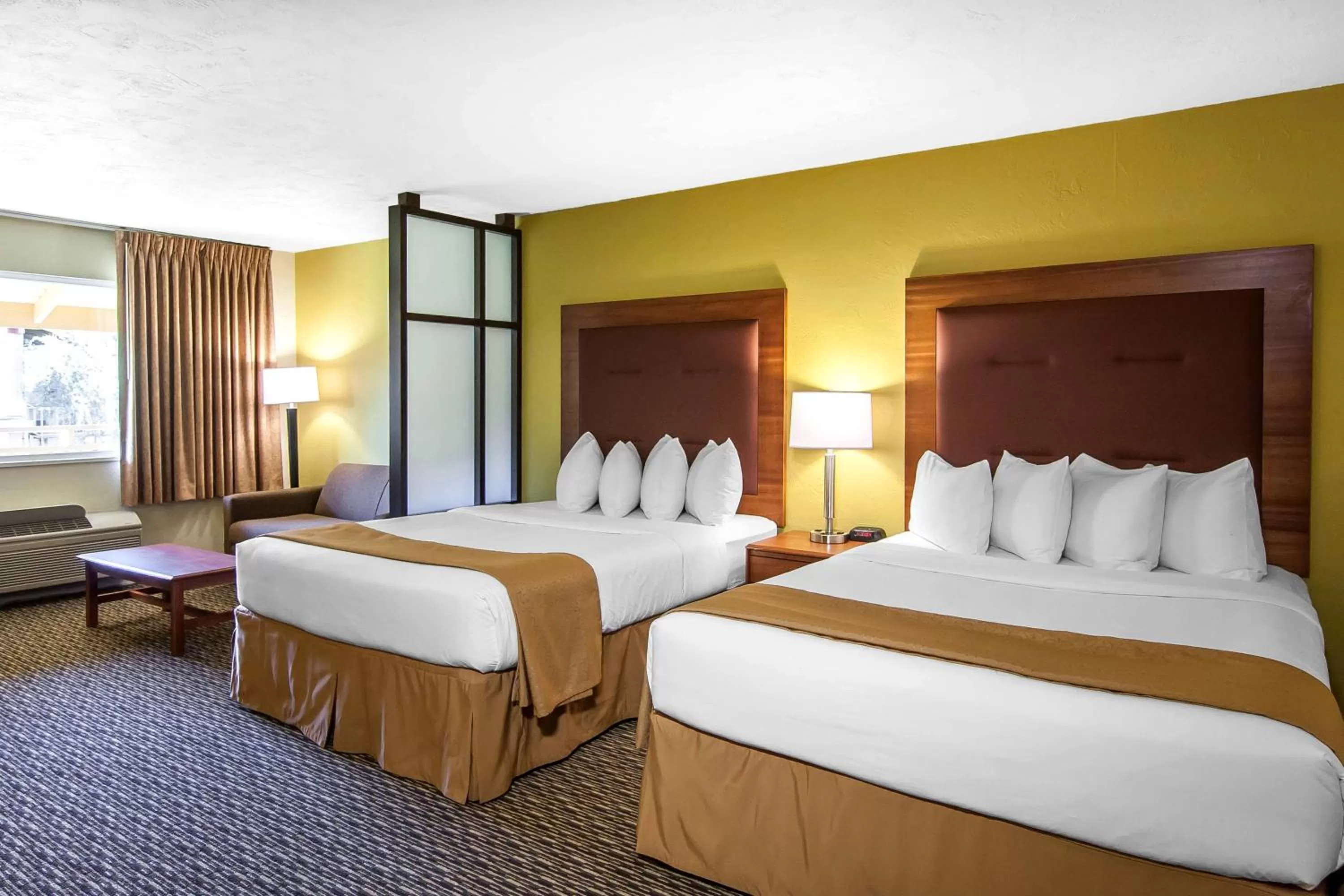 Bedroom, Bed in Quality Inn & Suites at Coos Bay