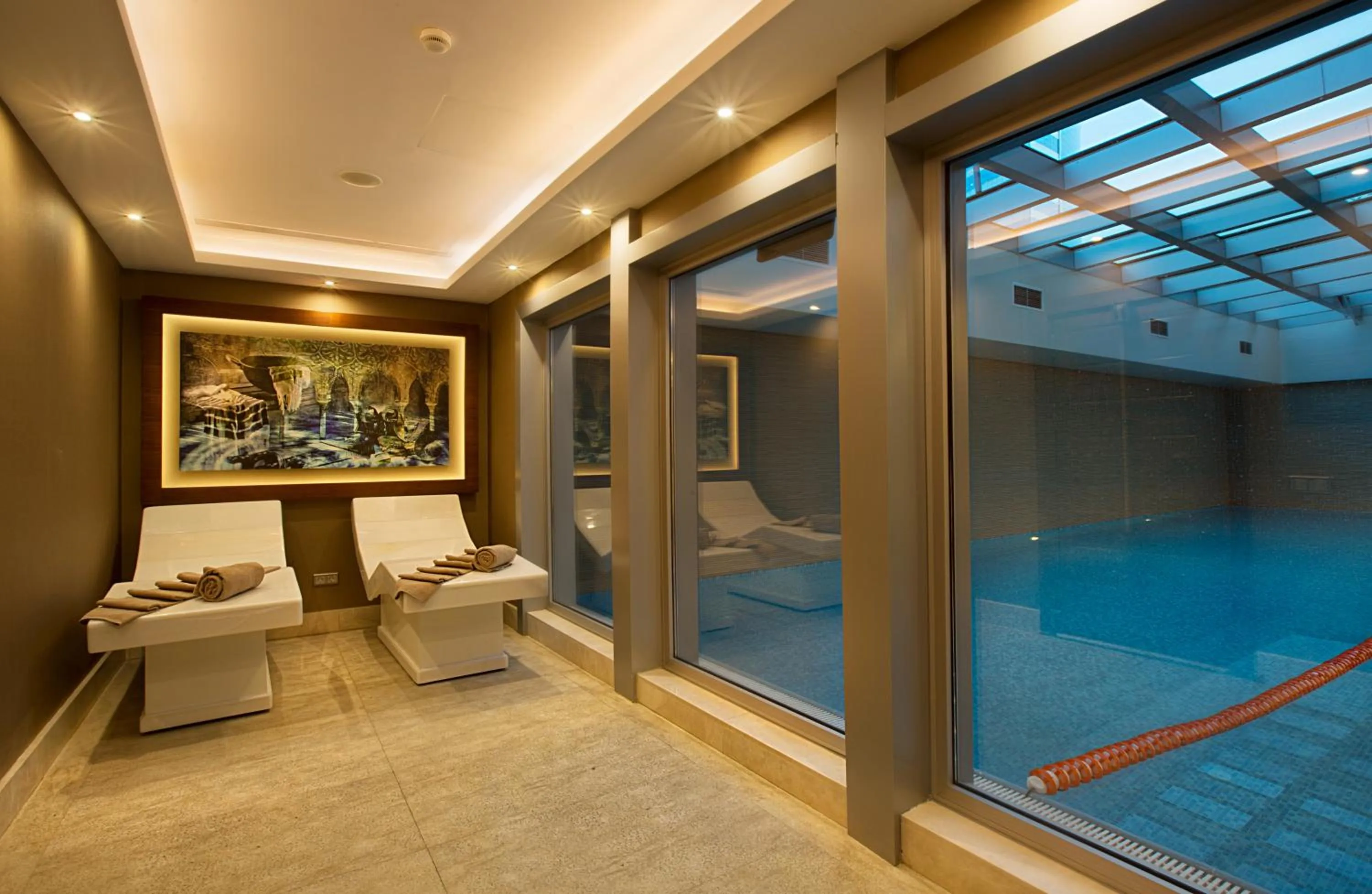 Swimming pool in Dedeman Bostanci Istanbul Hotel & Convention Center