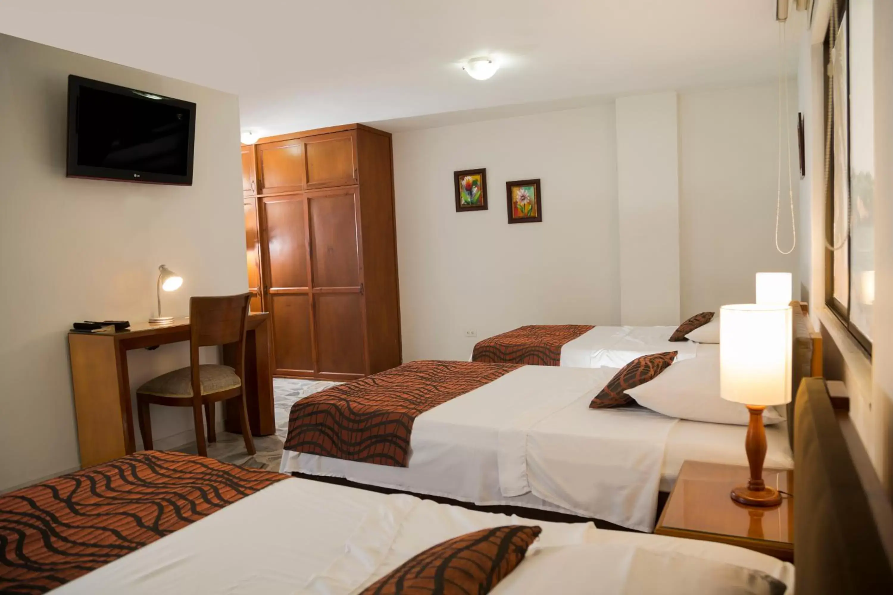 Quadruple Room in Hotel Flamingo Cali Quadruple Room in Hotel Flamingo Cali