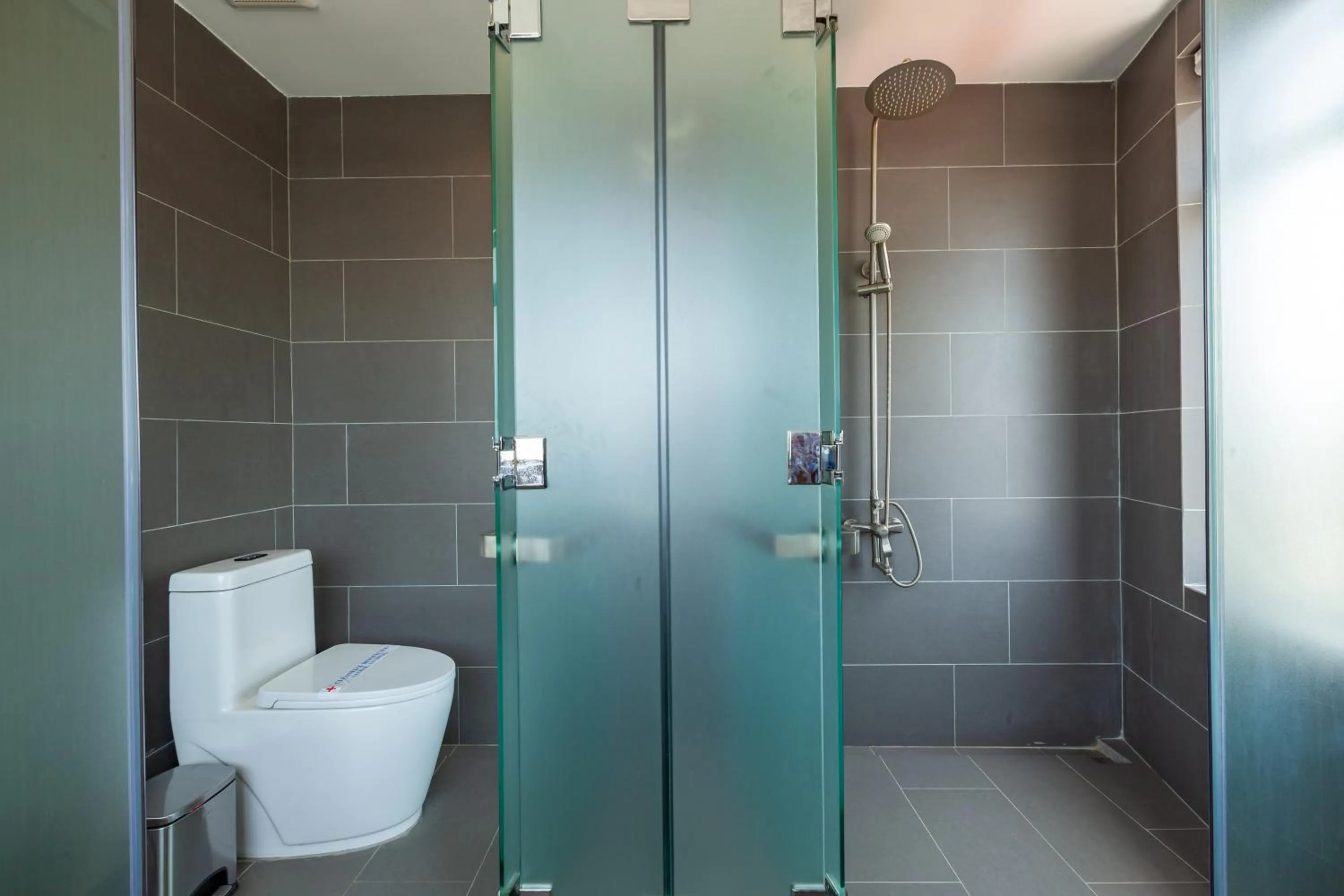 Toilet in An Phu Hotel