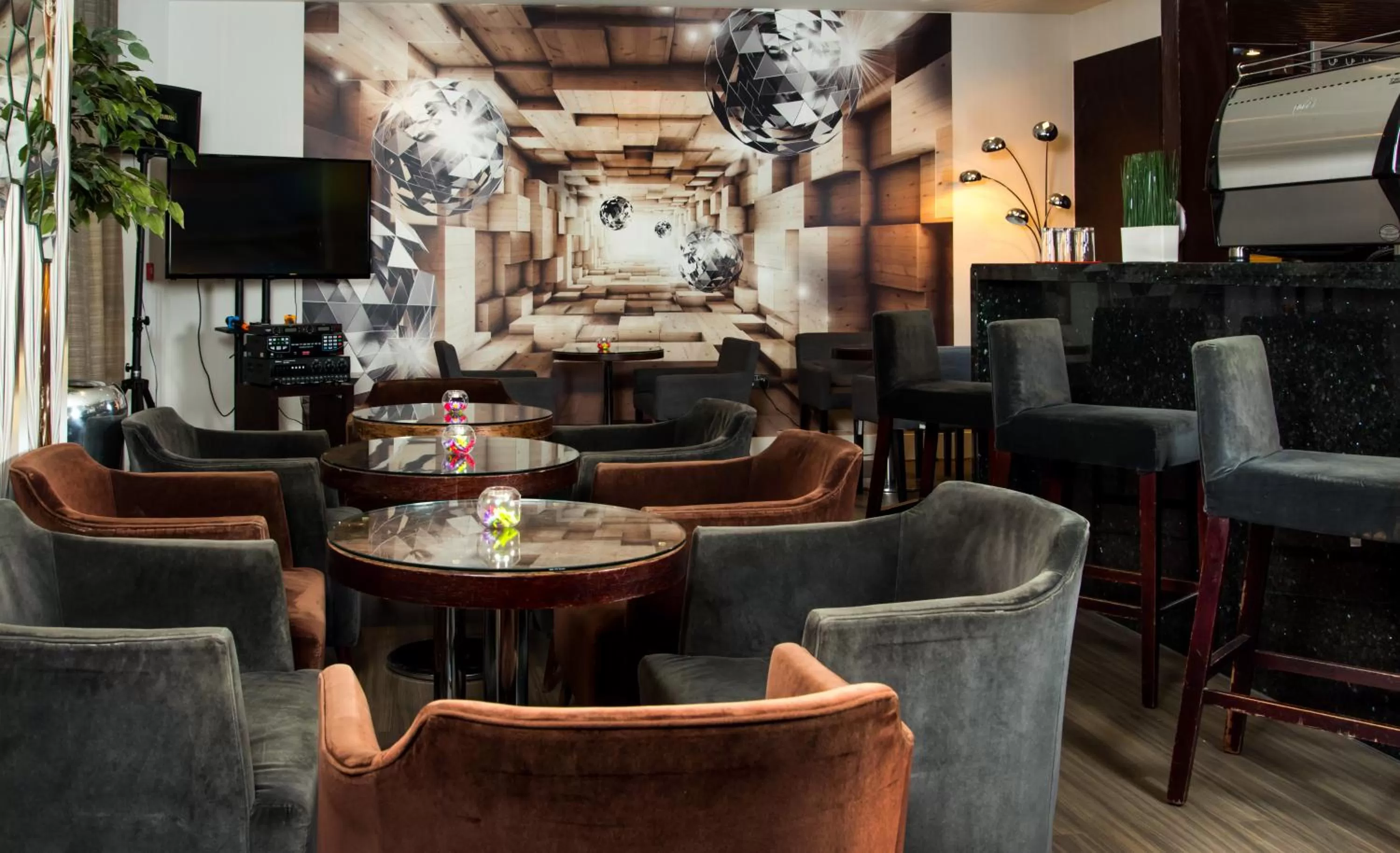 Lounge or bar in The Park City Grand Plaza Kensington Hotel