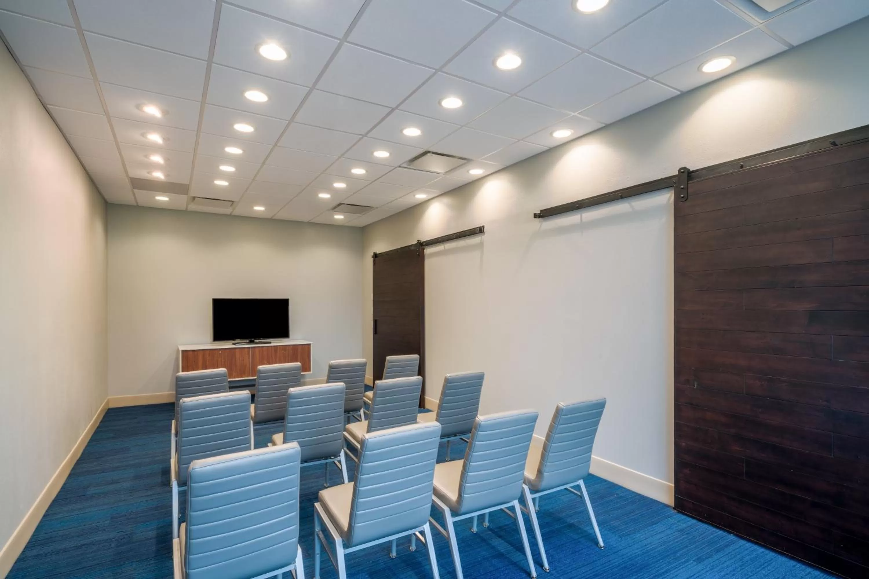Meeting/conference room in Holiday Inn Express & Suites - St Peters by IHG