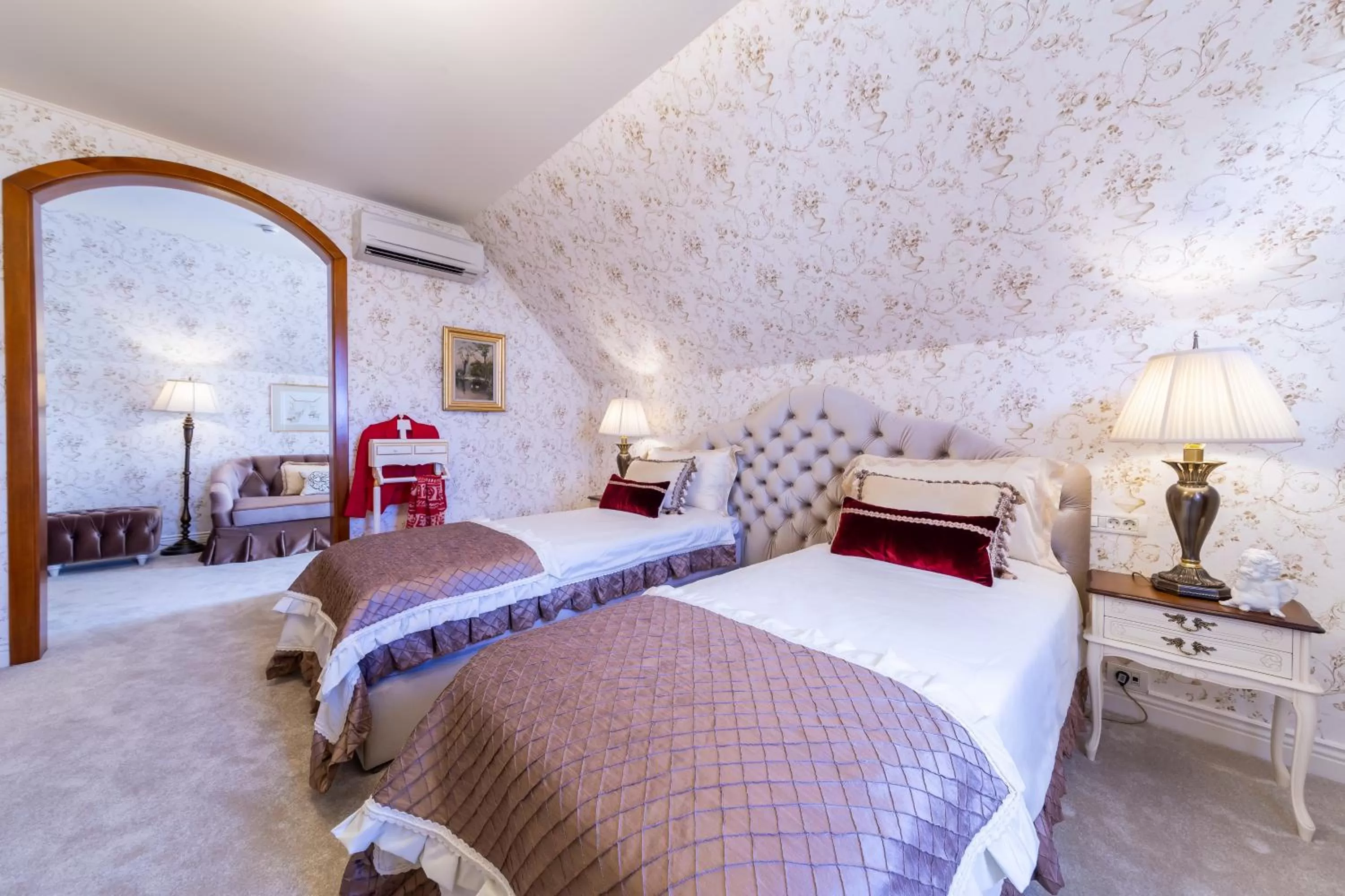 Photo of the whole room, Bed in Suter Palace Heritage Boutique Hotel