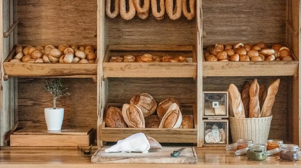 Food and drinks in Crowne Plaza Tel Aviv Beach by IHG