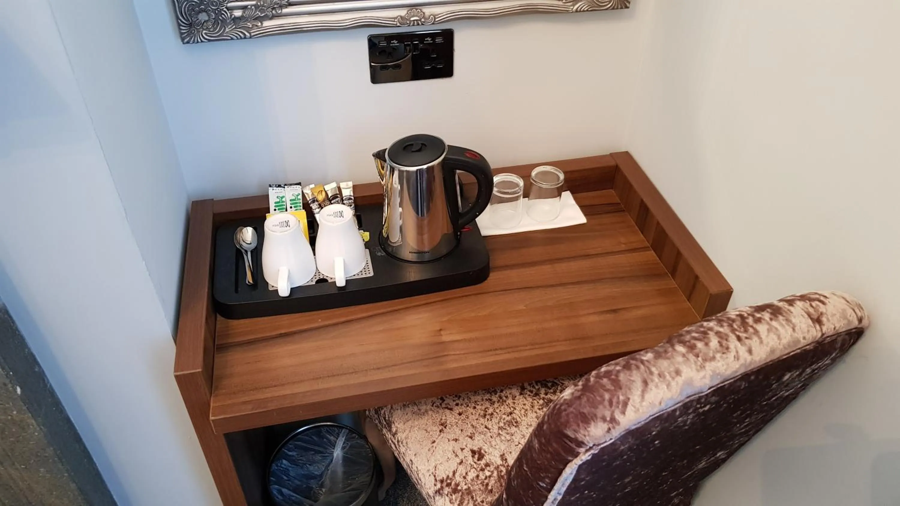 Coffee/tea facilities in Stanhill Court Hotel, a member of Radisson Individuals