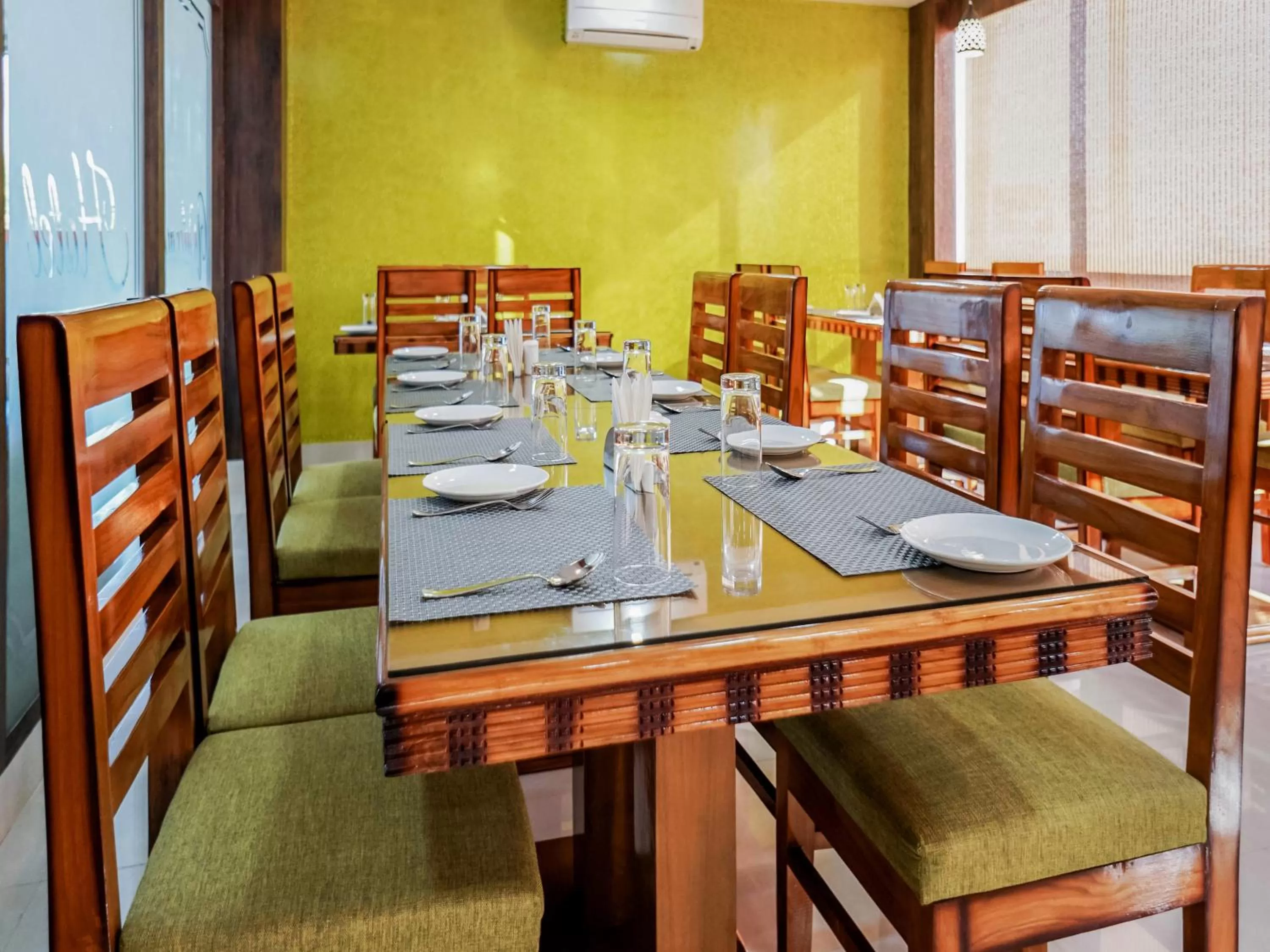 Restaurant/places to eat in Pemaling Lords Eco Inn Guwahati