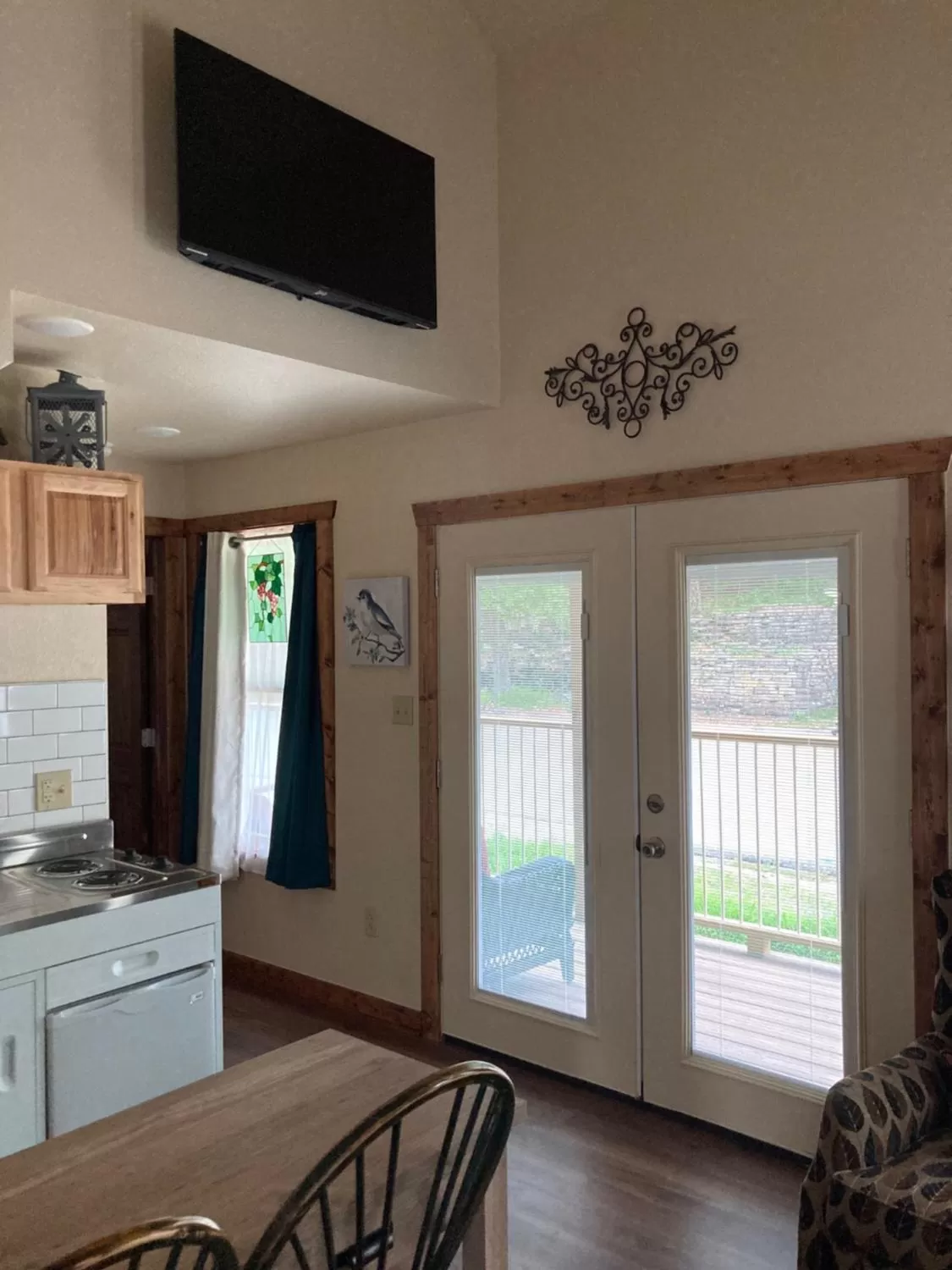 TV and multimedia in All Seasons Treehouse Village