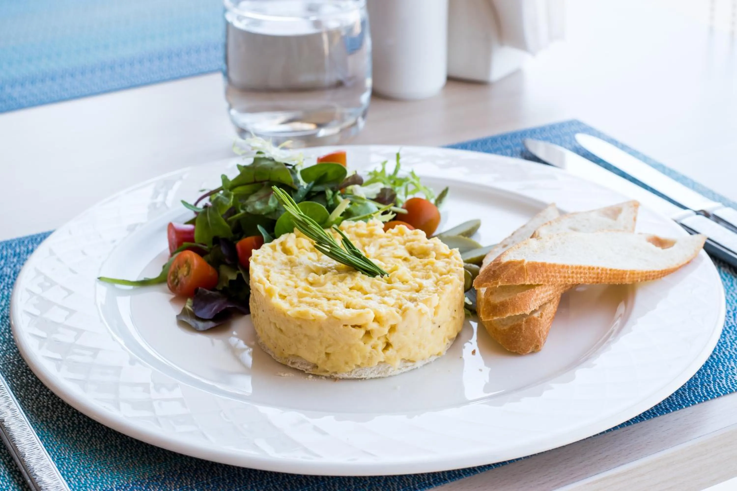 Food and drinks in Lancaster Eden Bay