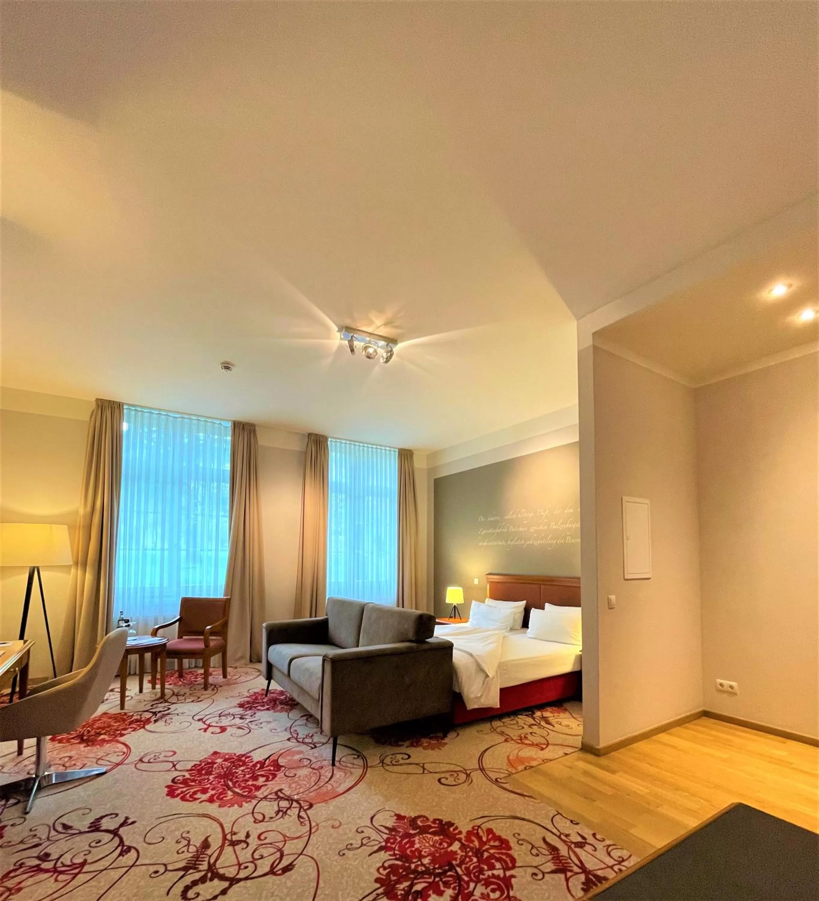 Living room, Bed in Batschari Palais Baden-Baden