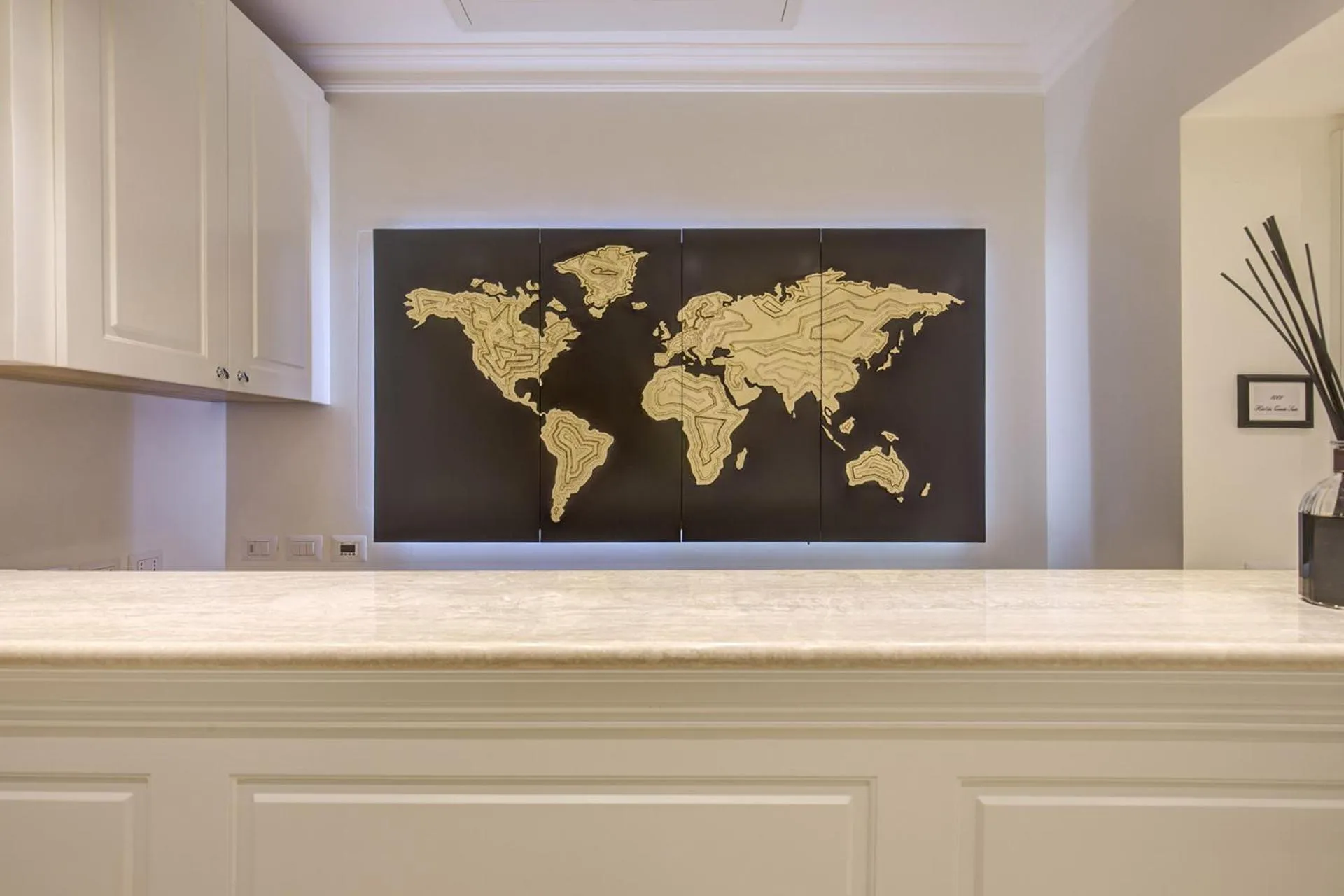 Decorative detail in Hotel dei Quiriti Suite