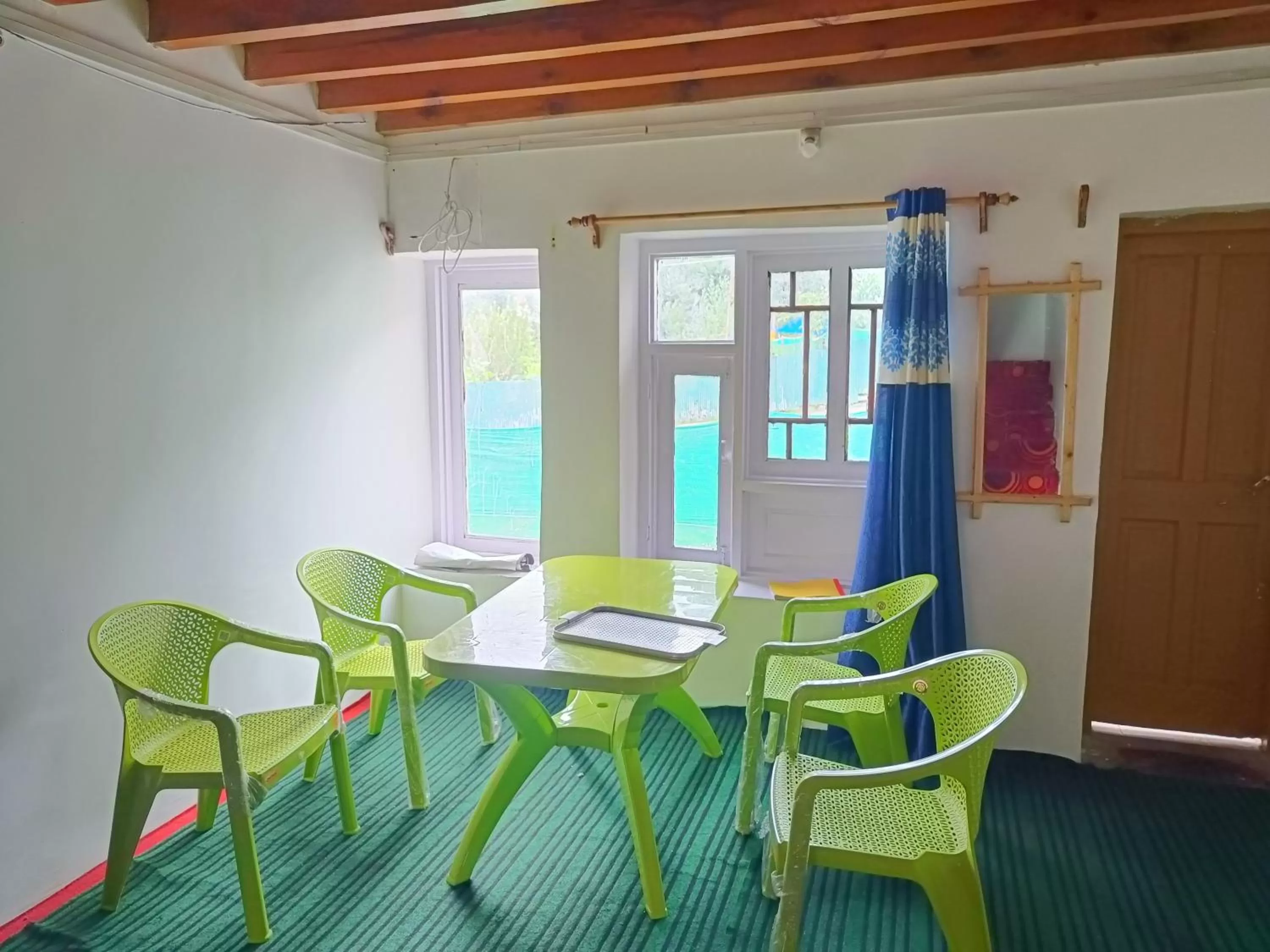 Dining Area in Kolahoi Heights Guest House