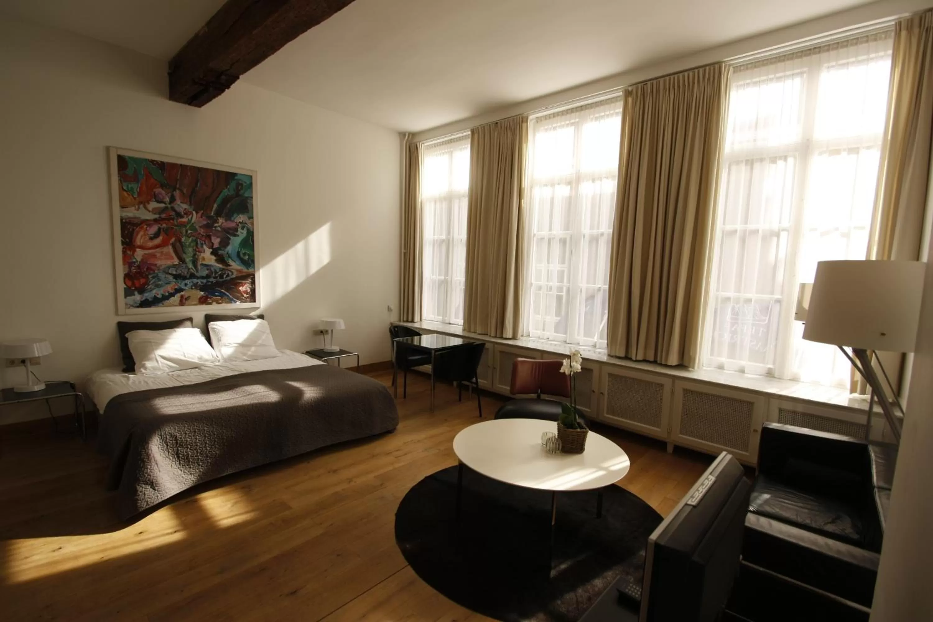 Photo of the whole room in Galerie Hotel Dis