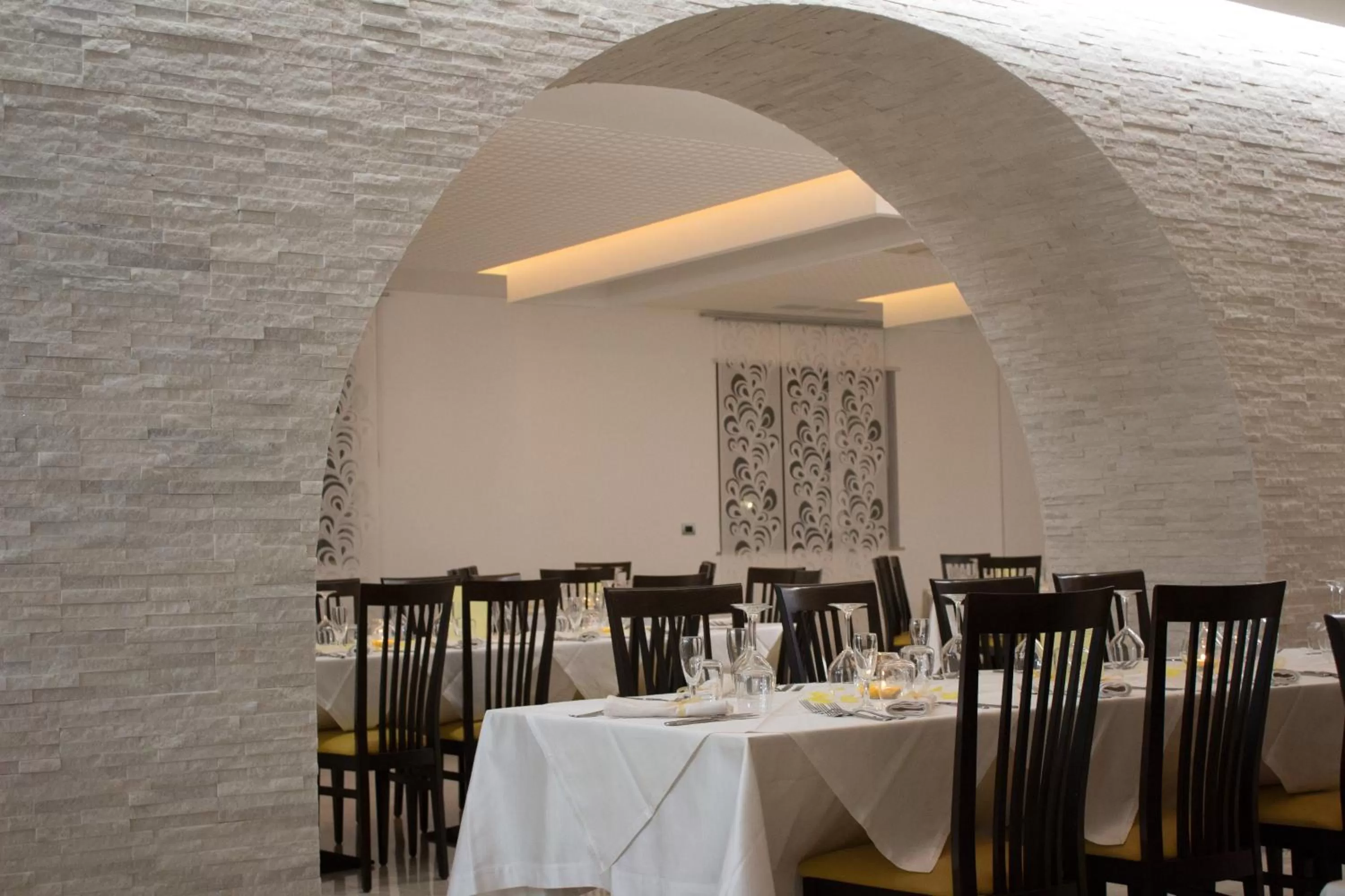 Restaurant/places to eat in Hotel Miramare