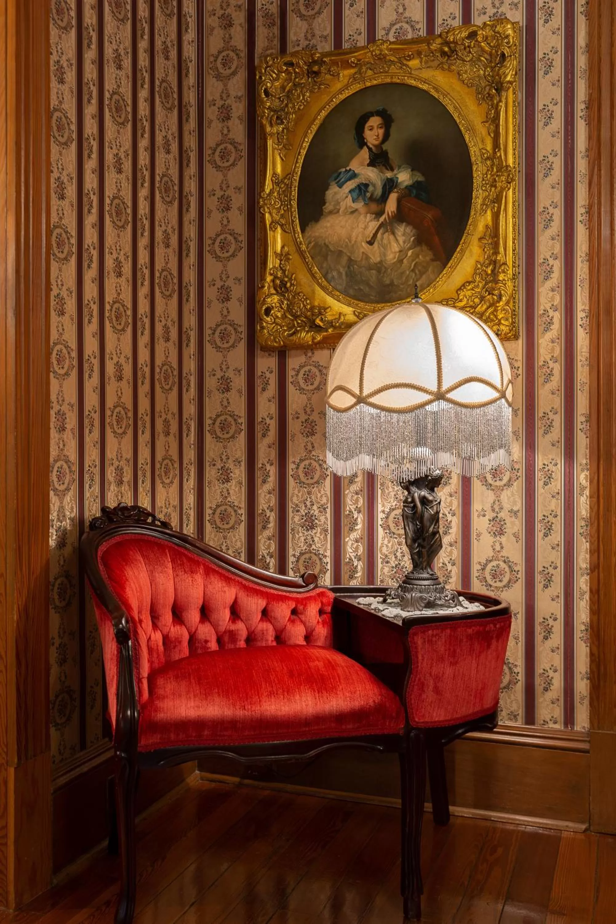 Seating area in Cedar House Inn