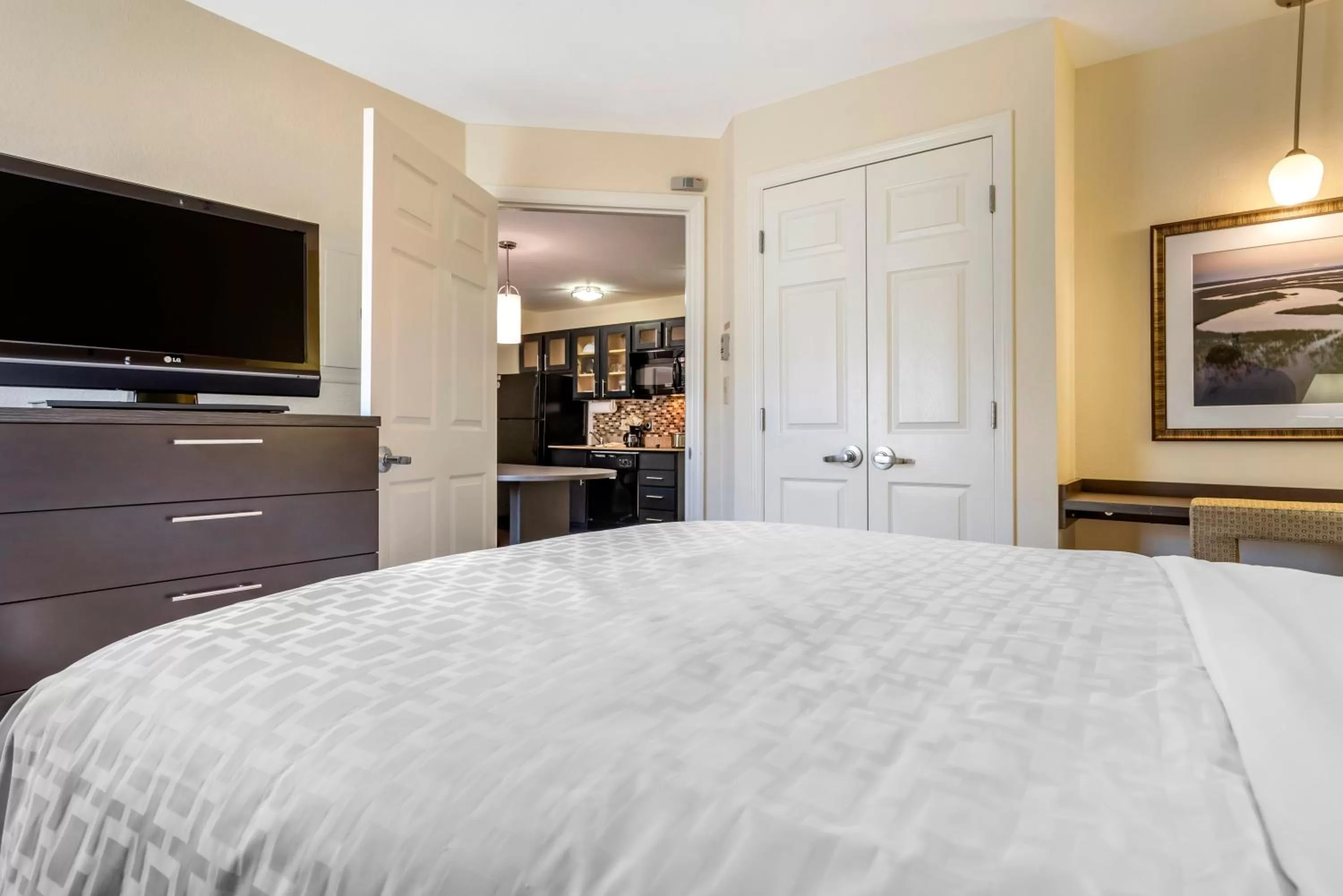 Bedroom, Bed in Candlewood Suites Alabaster by IHG