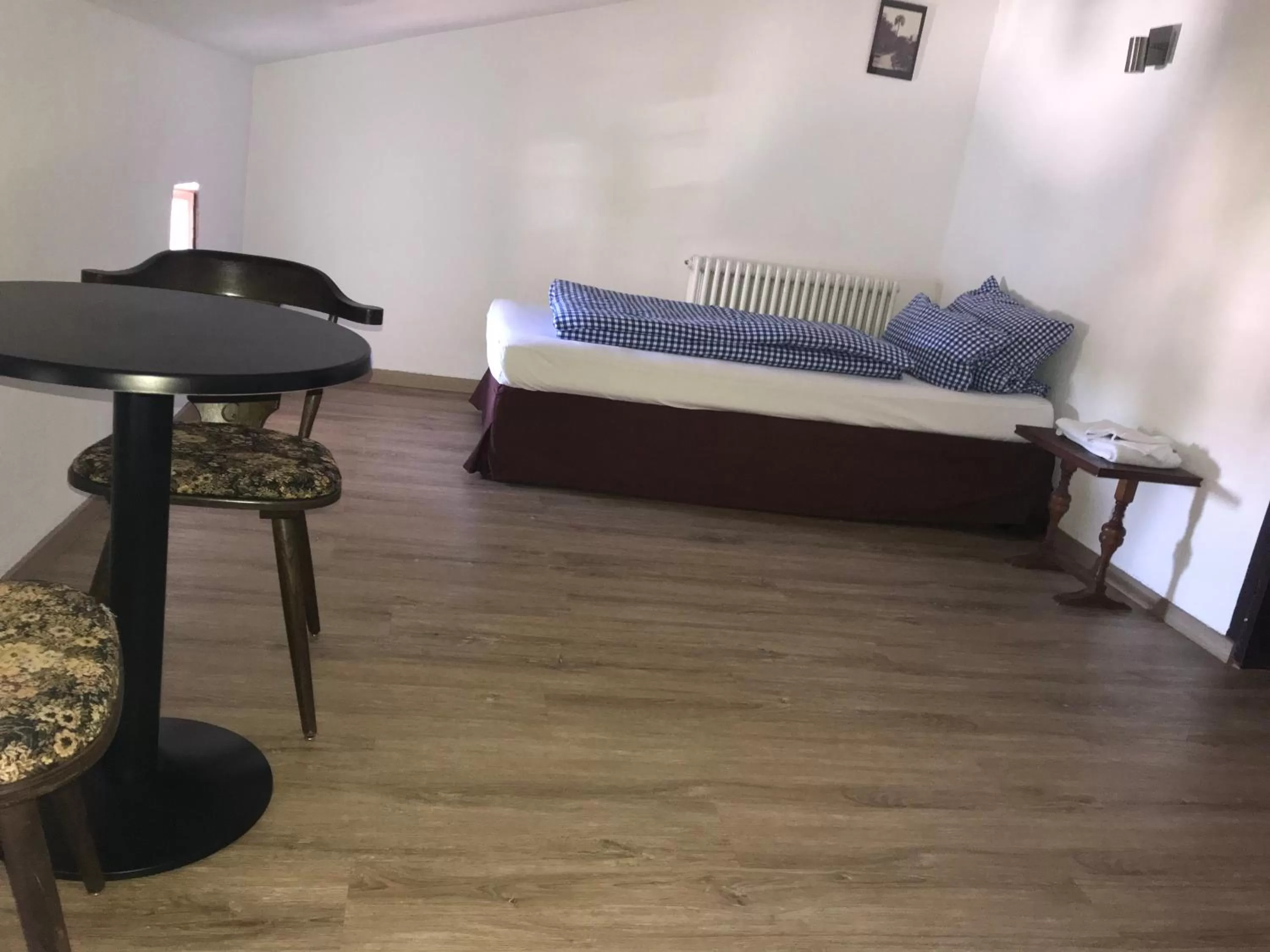 Seating area, Bed in Hotel Fürstenhof