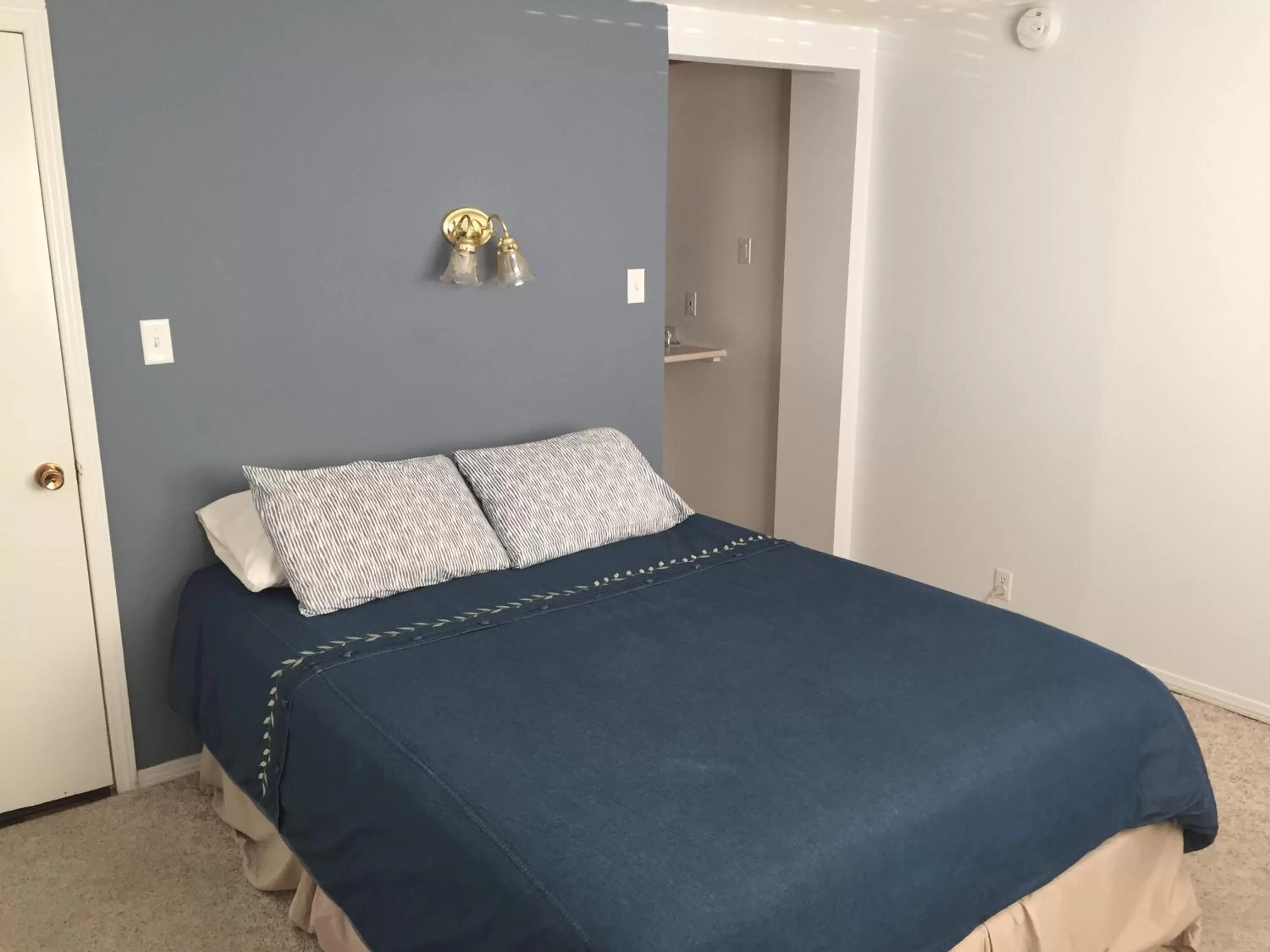 Bedroom, Bed in Misty River Lodge