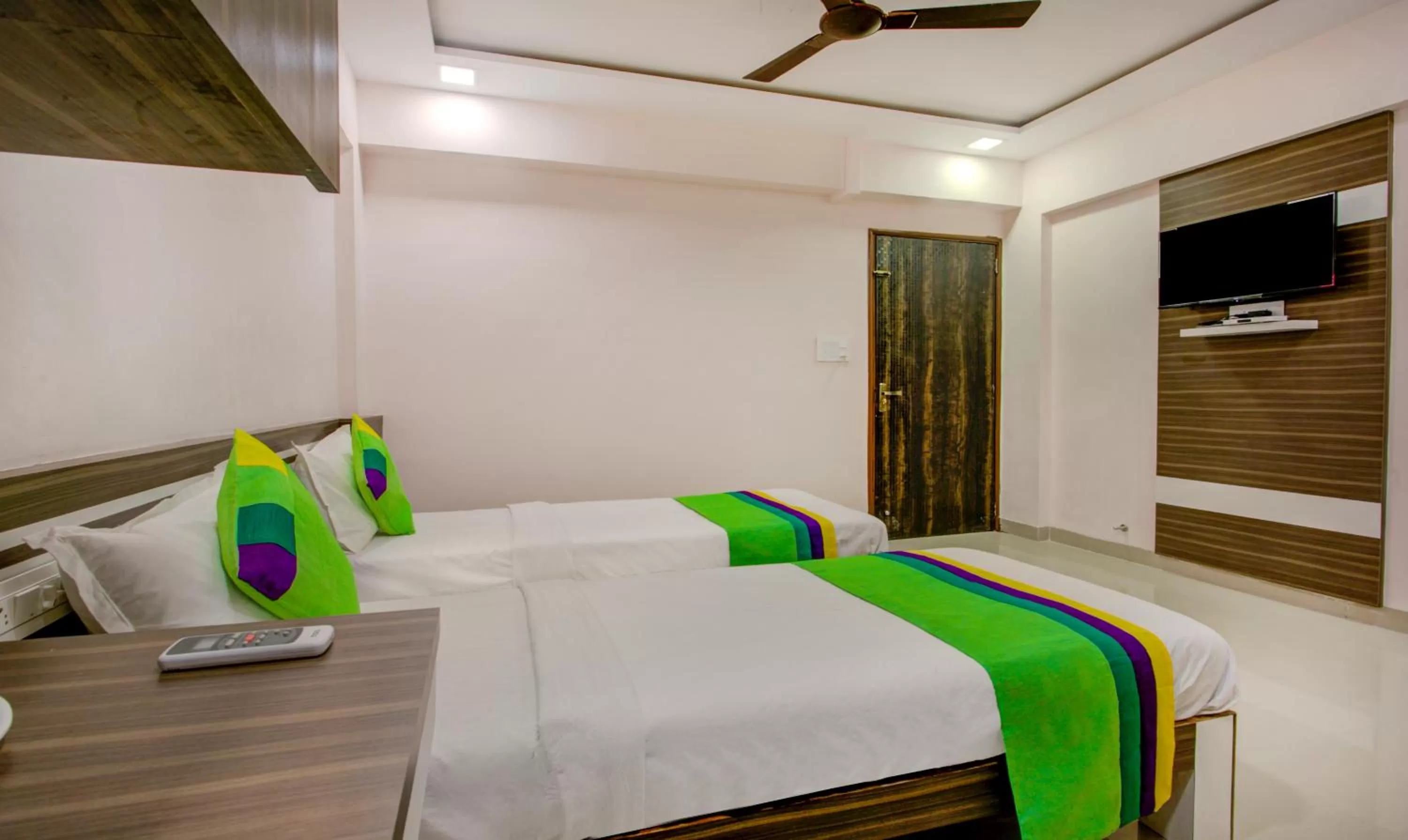 Bed in Treebo Kings Inn Vashi