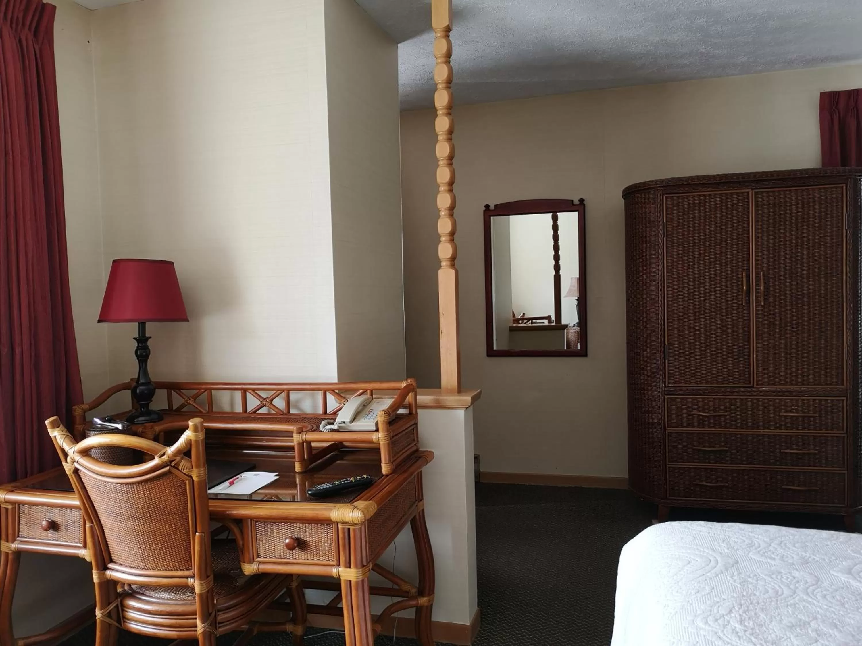 TV and multimedia in Hotellerie Jardins de Ville