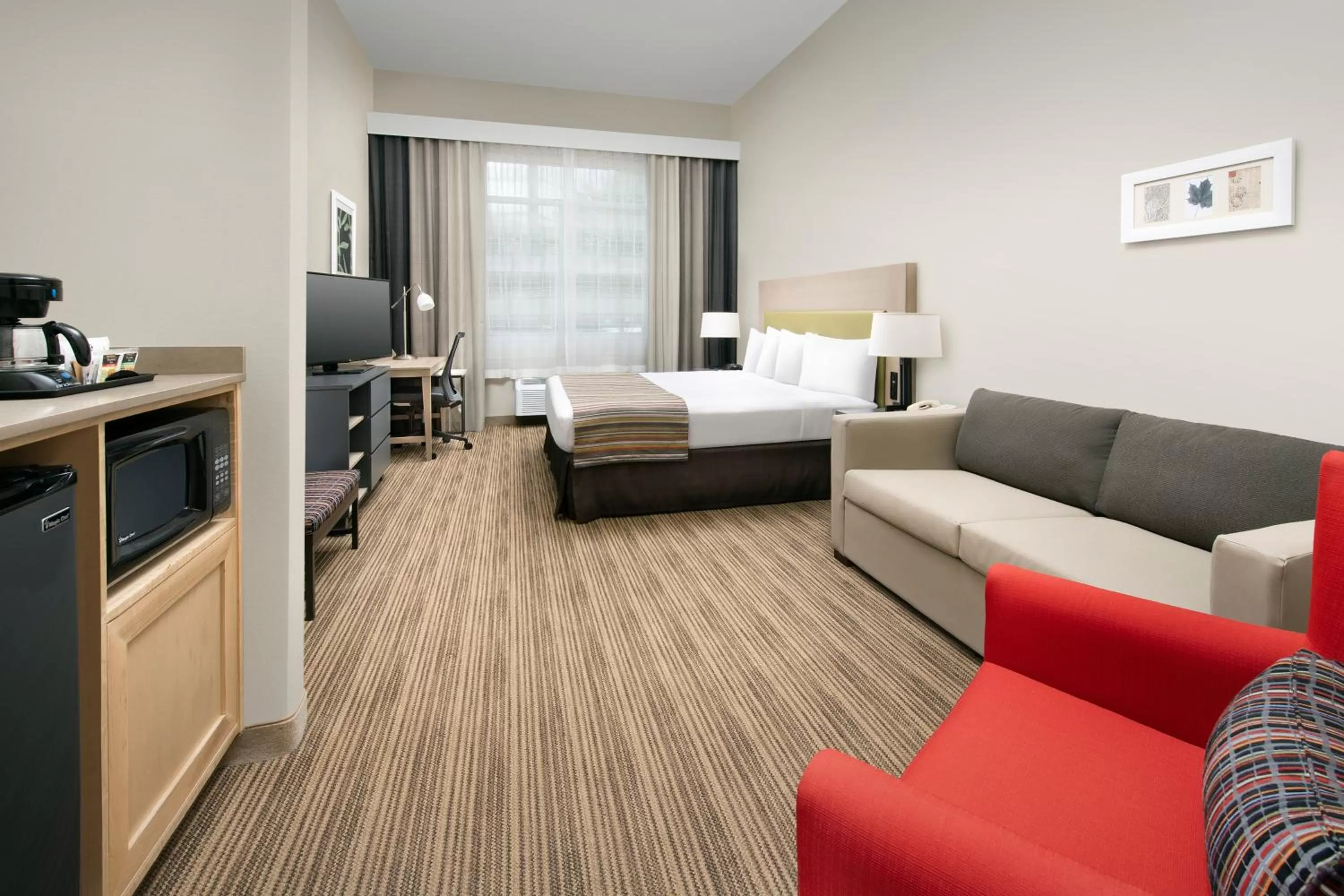 Living room, Bed in Country Inn & Suites by Radisson, Houston Intercontinental Airport East, TX