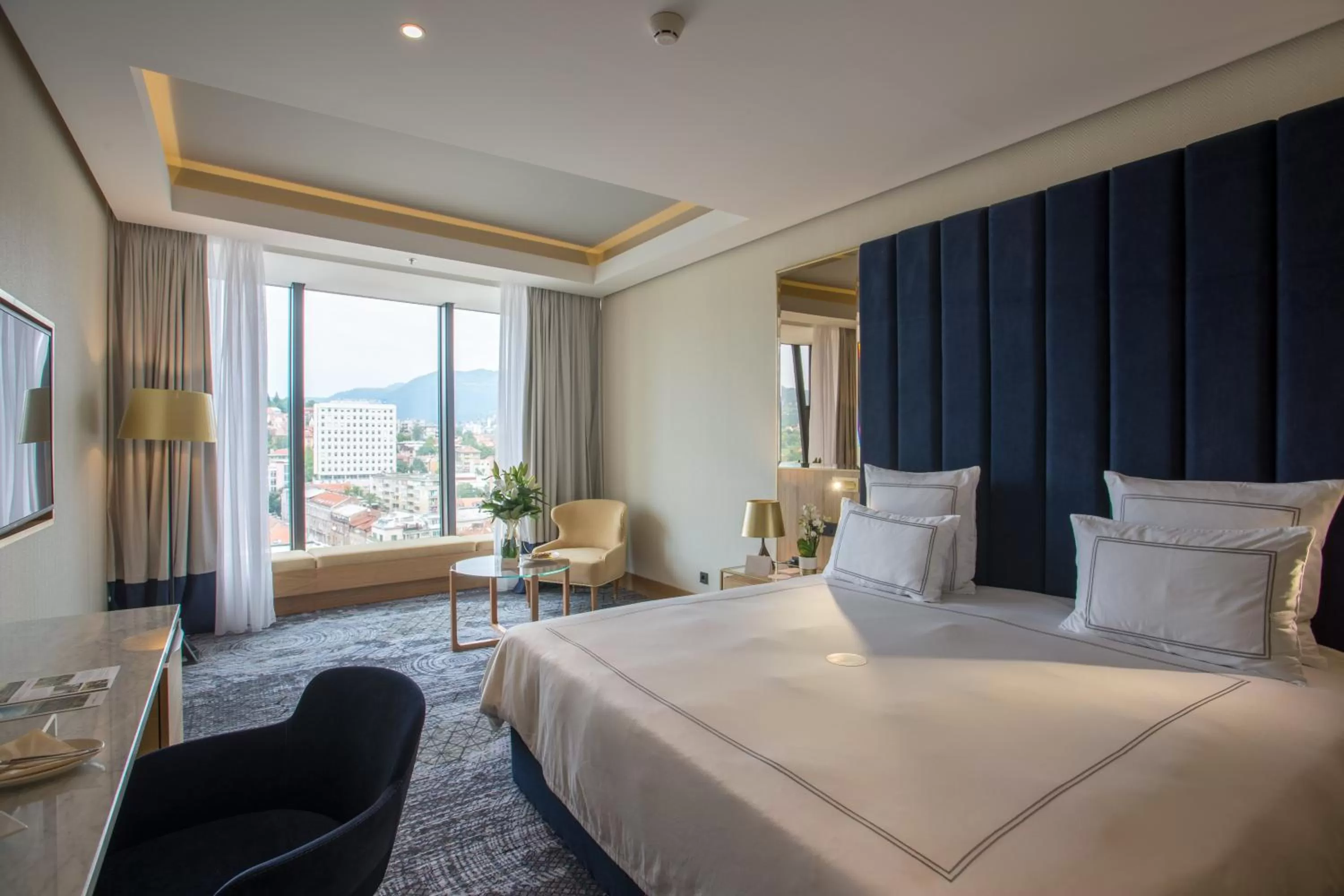 Living room, Bed in Swissotel Sarajevo